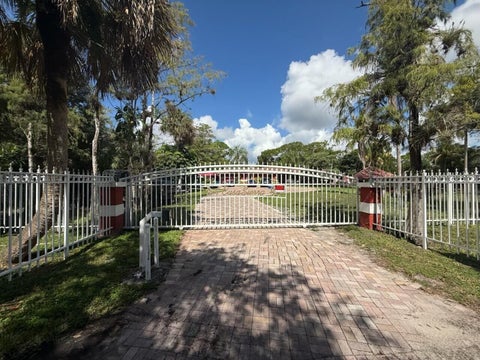 Photo of 5800 PINETREE Road, Parkland, FL 33067 (MLS # B26065404)