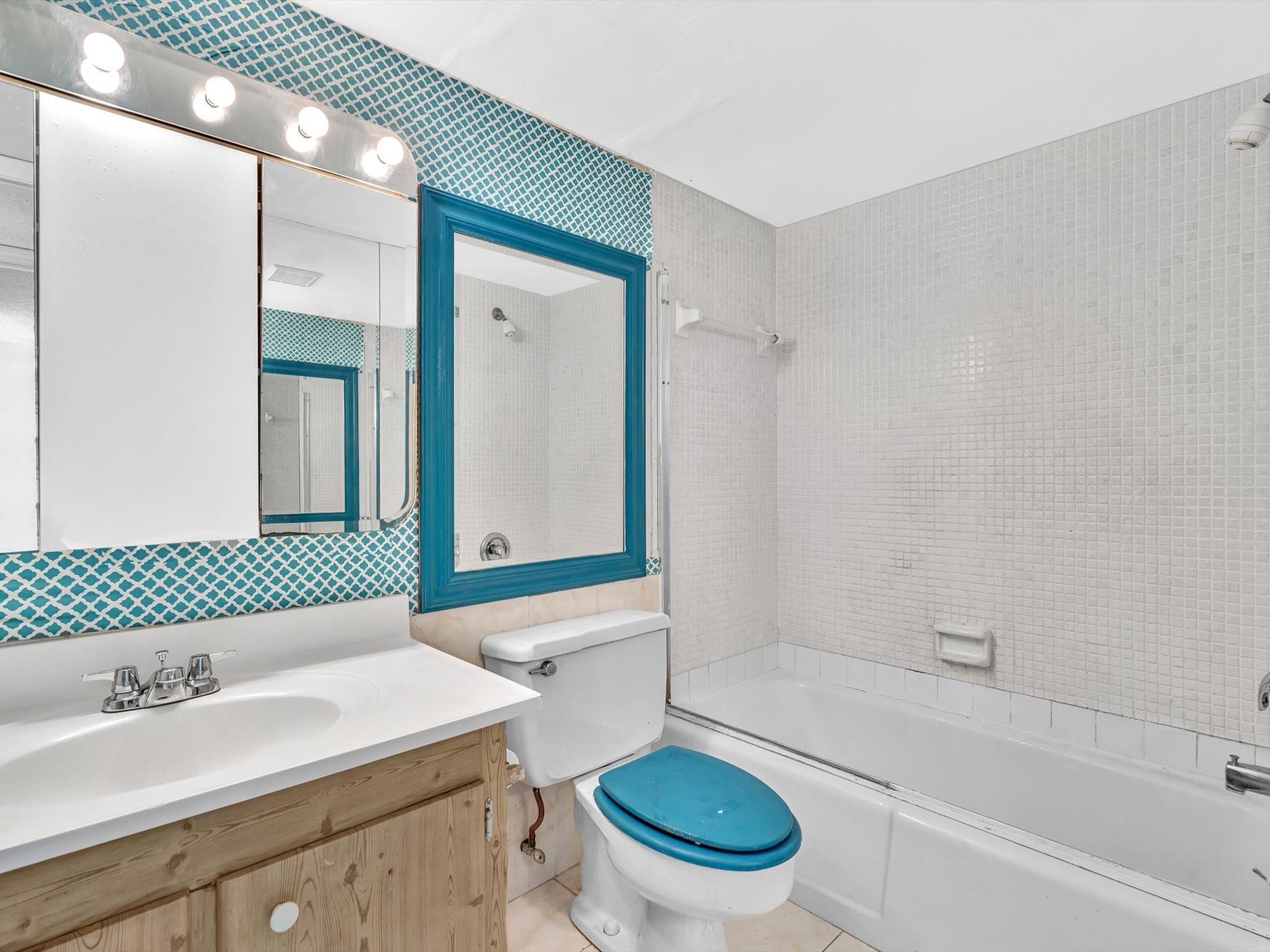 PALM LAKE 1 CONDO - Residential