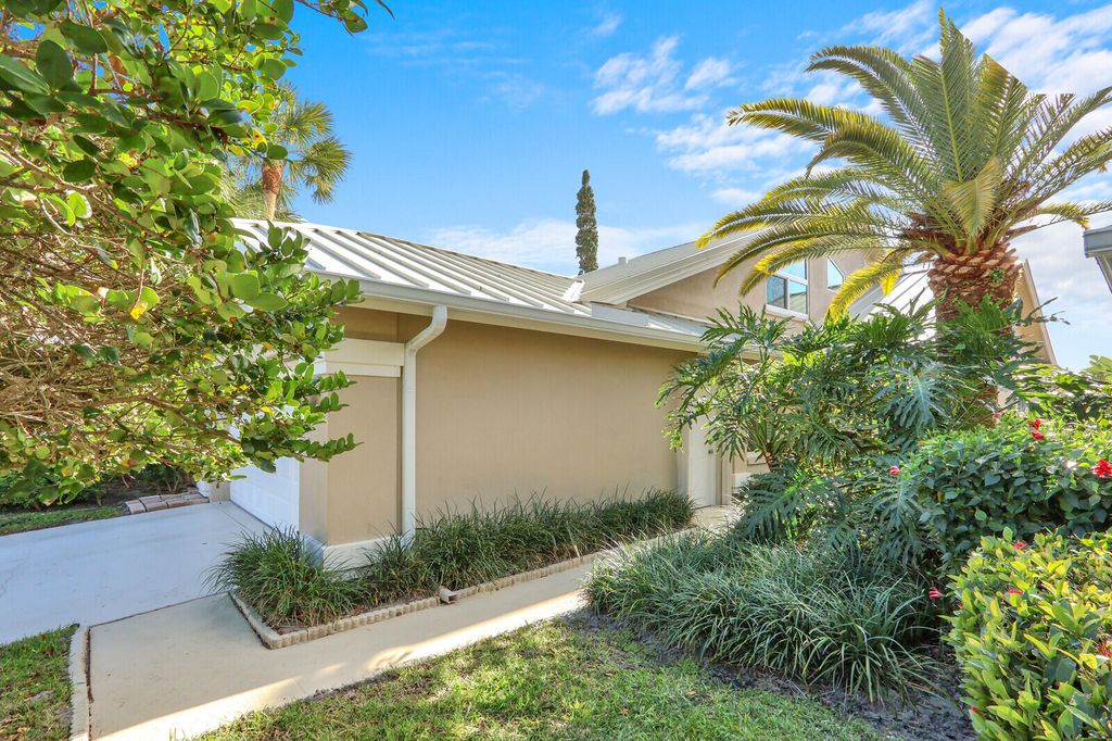 Photo of 352 River Edge Road, Jupiter, FL 33477 (MLS # R11162328)