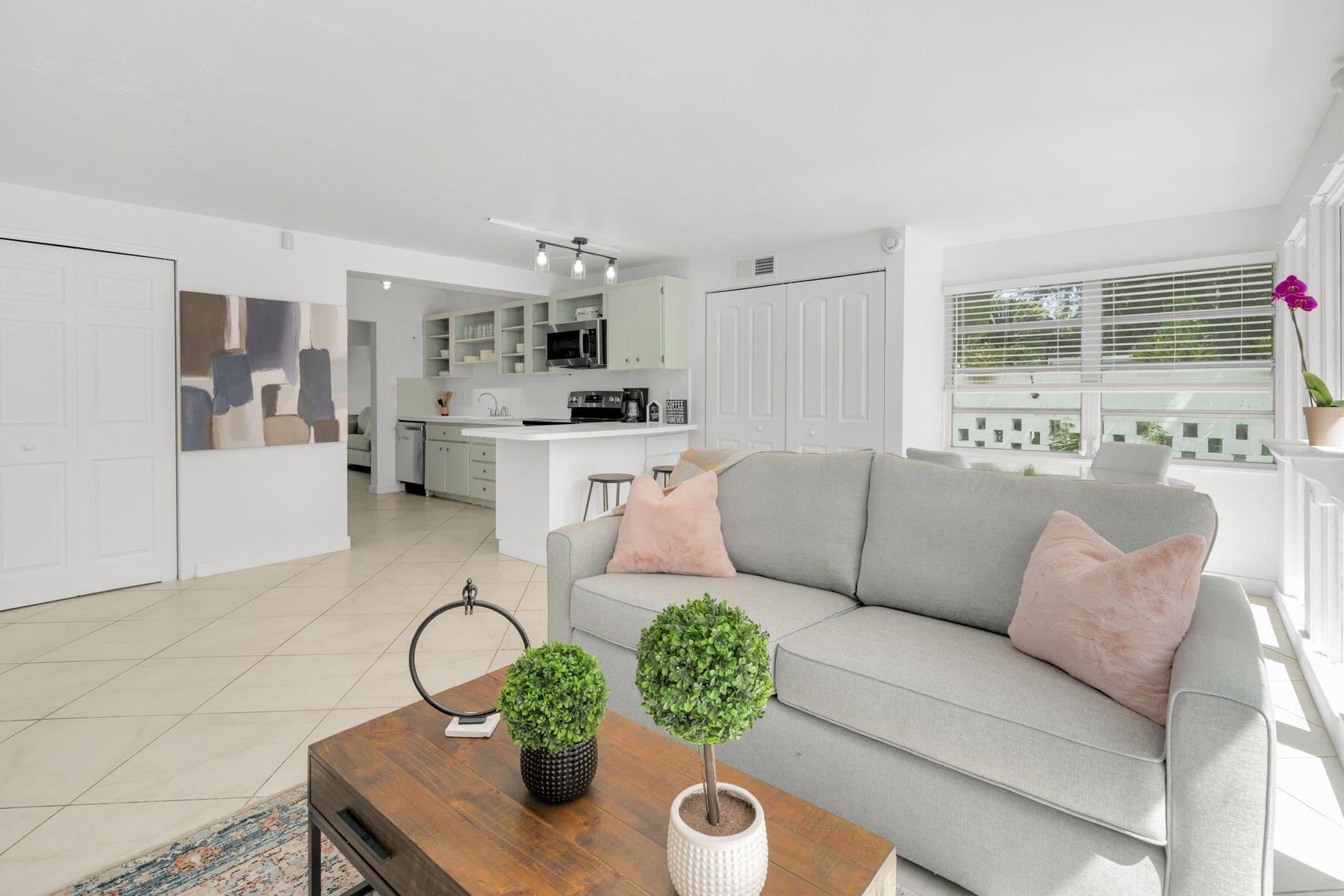 VINIK NO 2 - Residential Lease