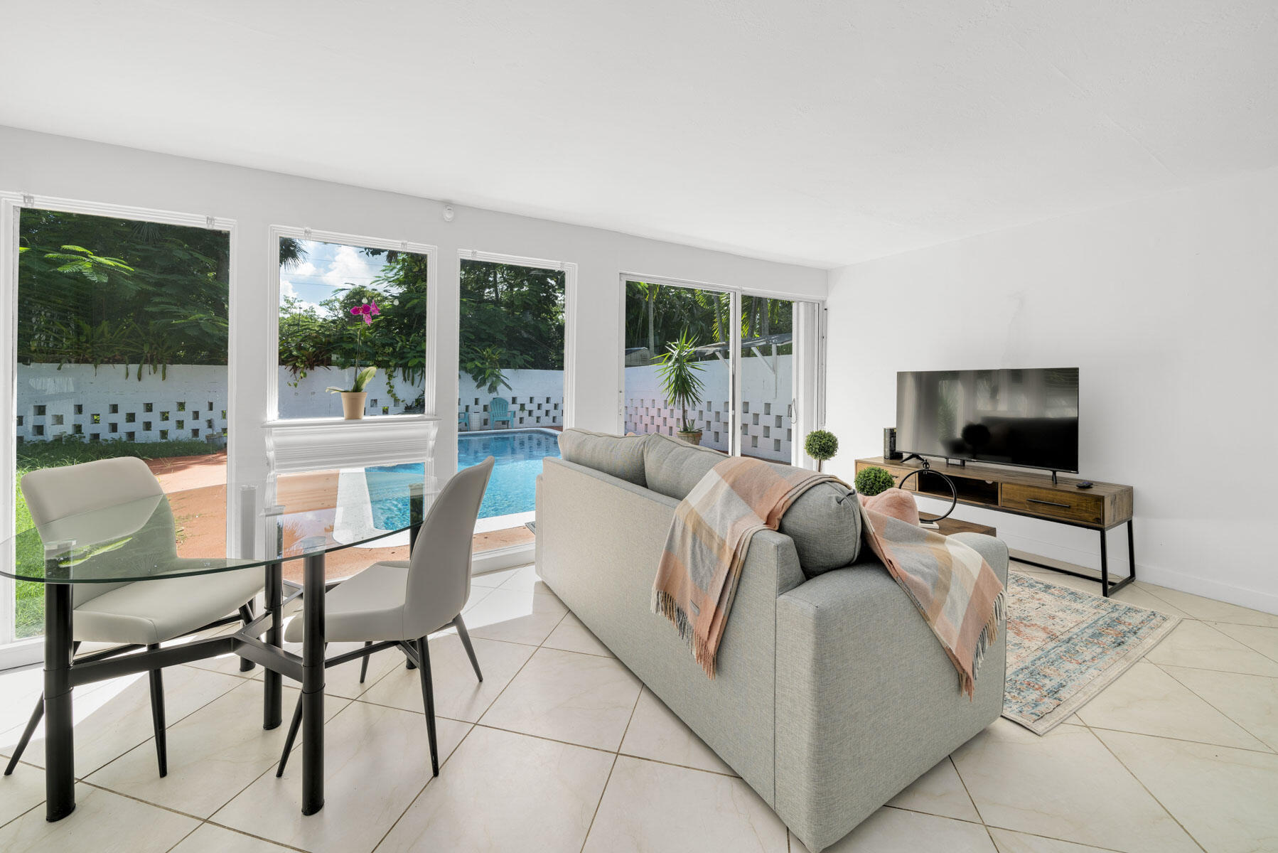 VINIK NO 2 - Residential Lease