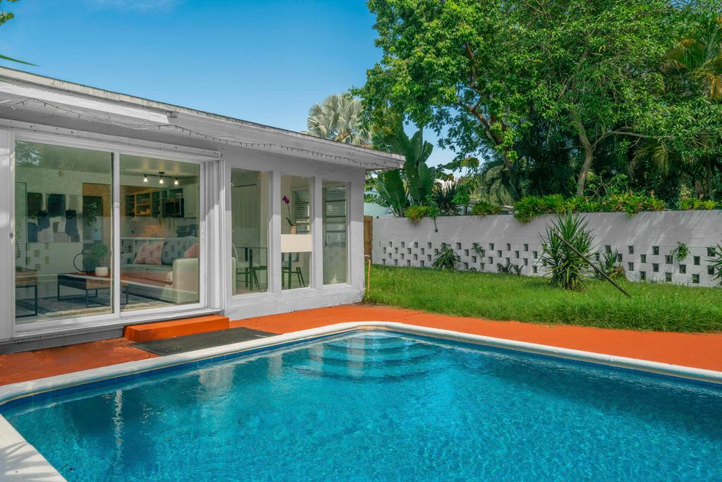 Photo of 842 SW 11th Court, Fort Lauderdale, FL 33315 (MLS # B26005997)