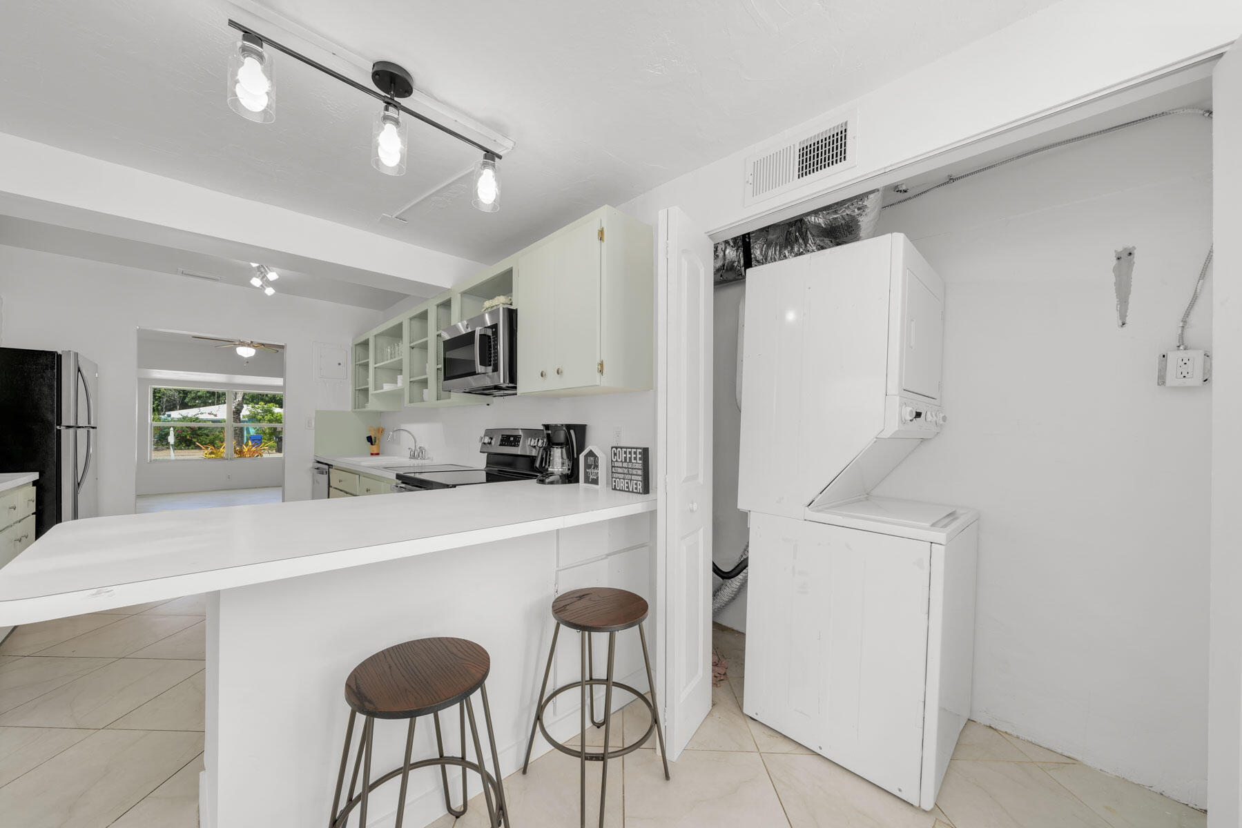 VINIK NO 2 - Residential Lease