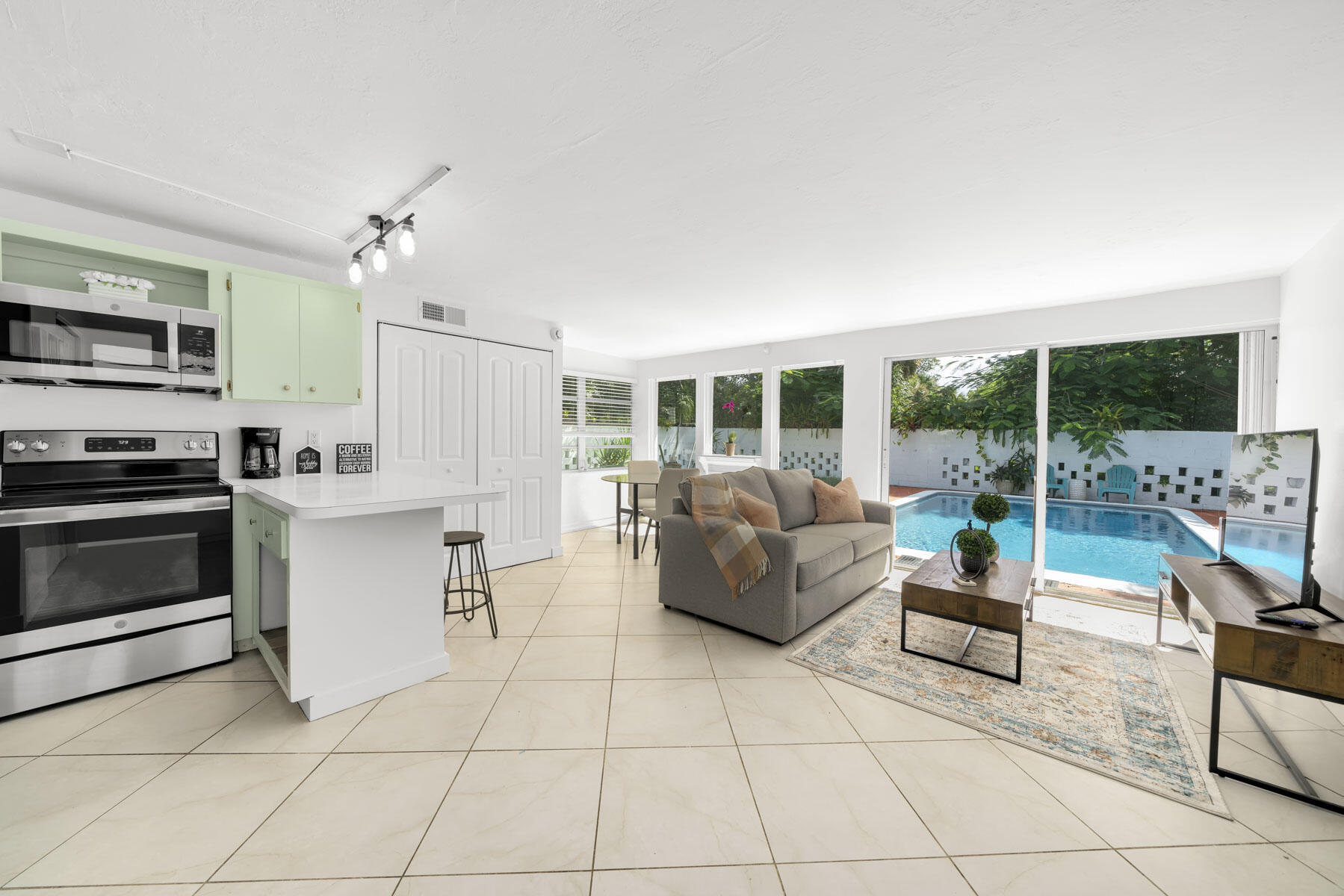 VINIK NO 2 - Residential Lease