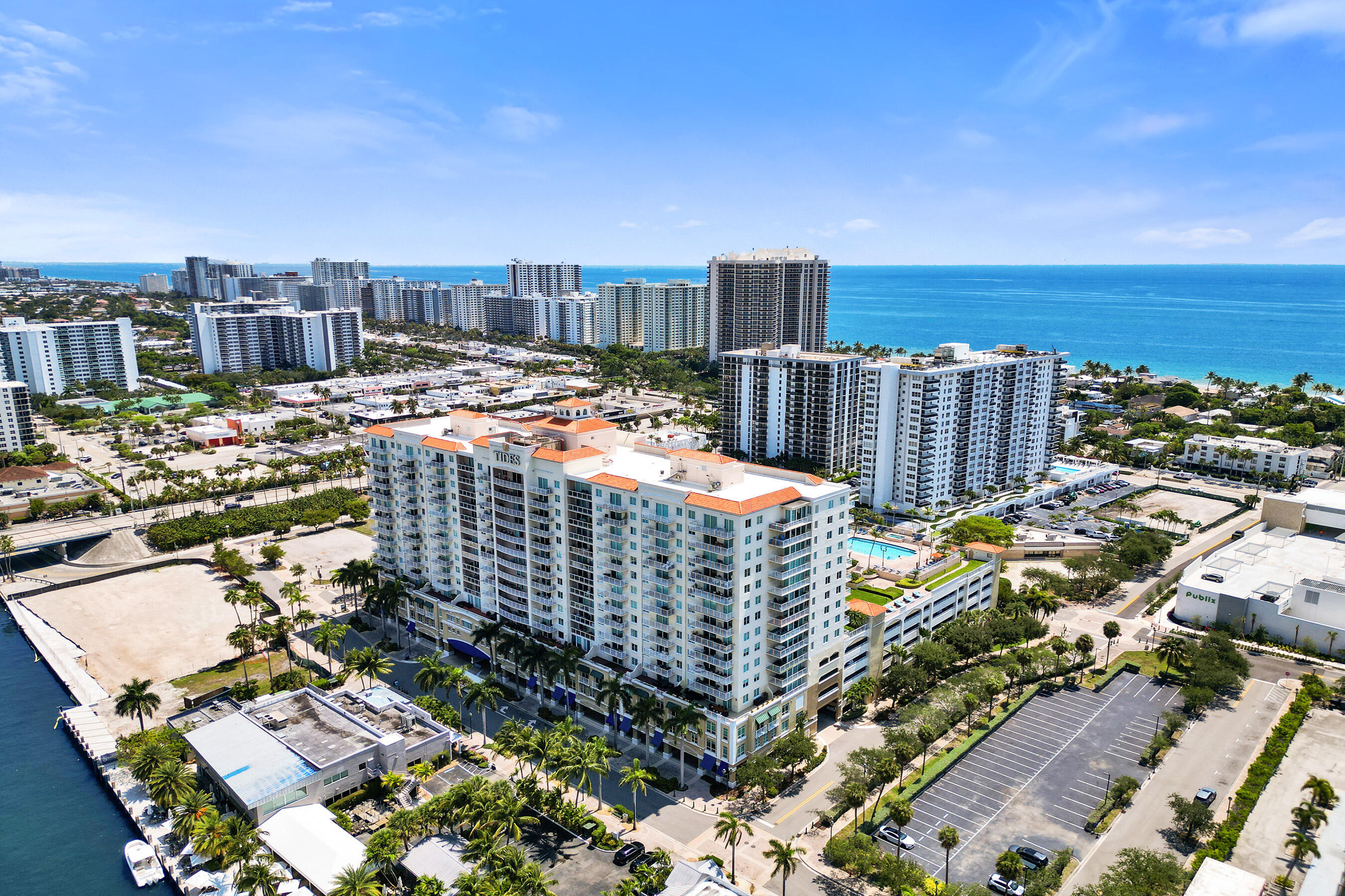 TIDES AT BRIDGESIDE SQUARE - Residential