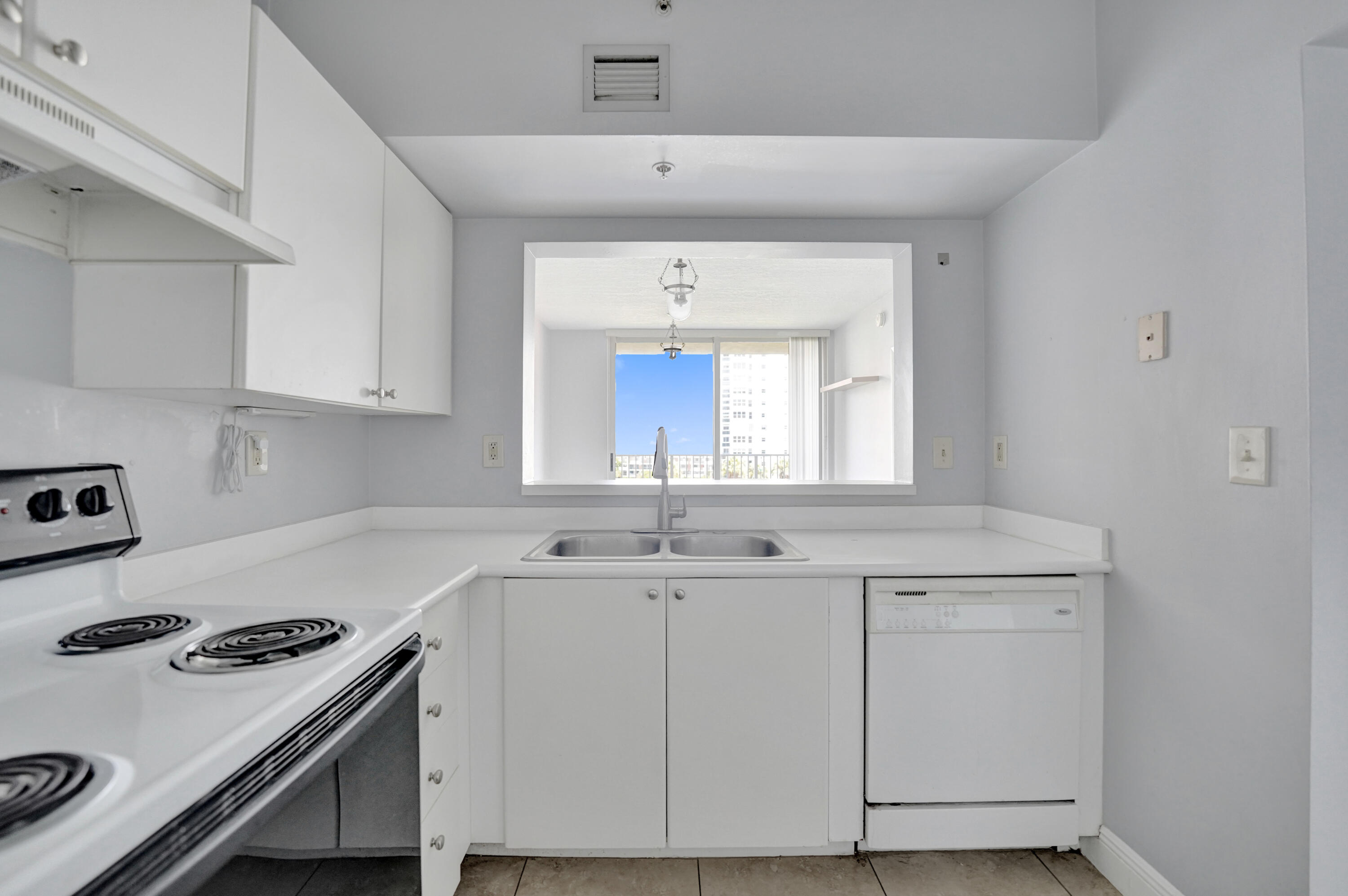 TIDES AT BRIDGESIDE SQUARE - Residential