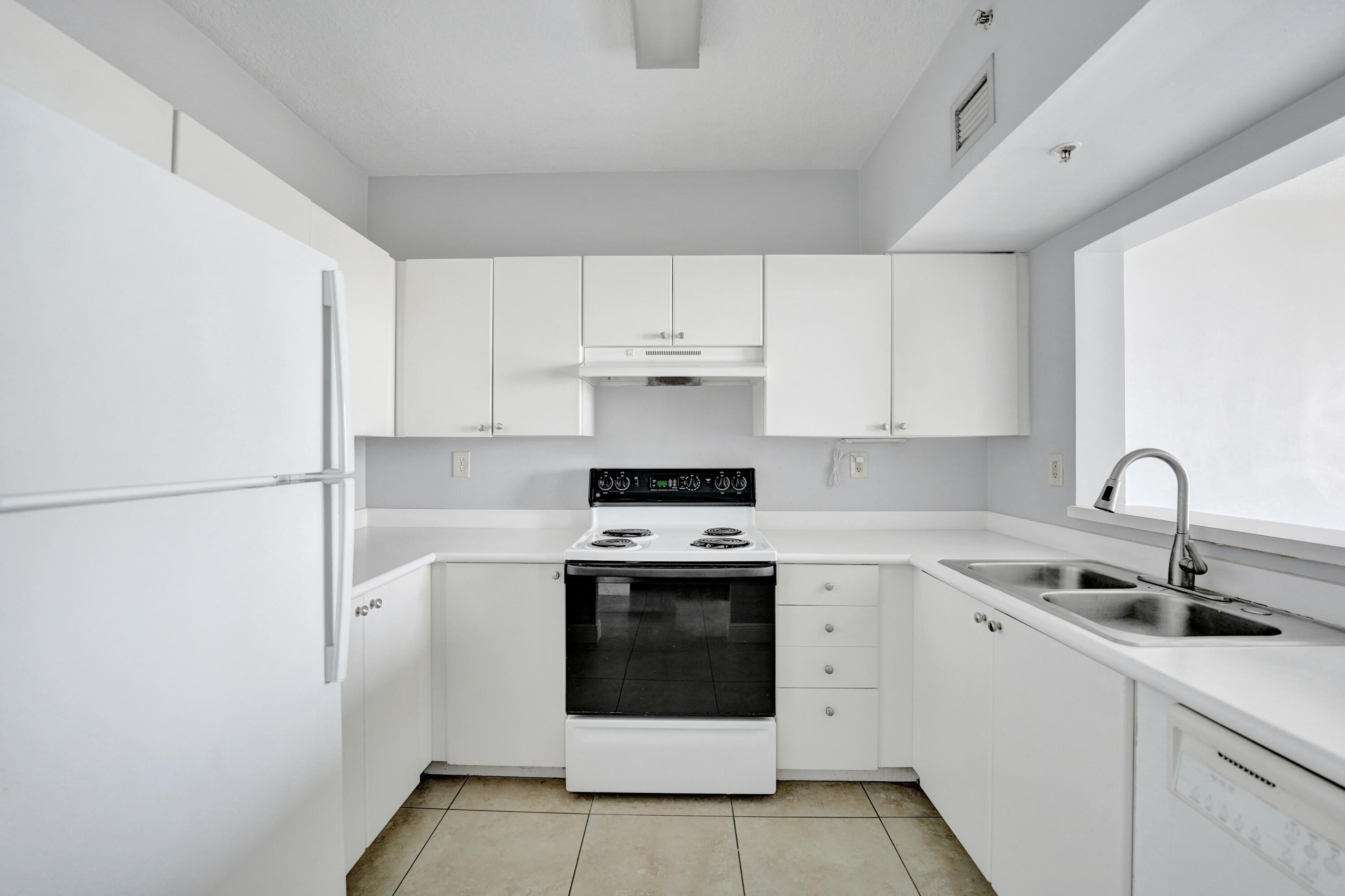 TIDES AT BRIDGESIDE SQUARE - Residential
