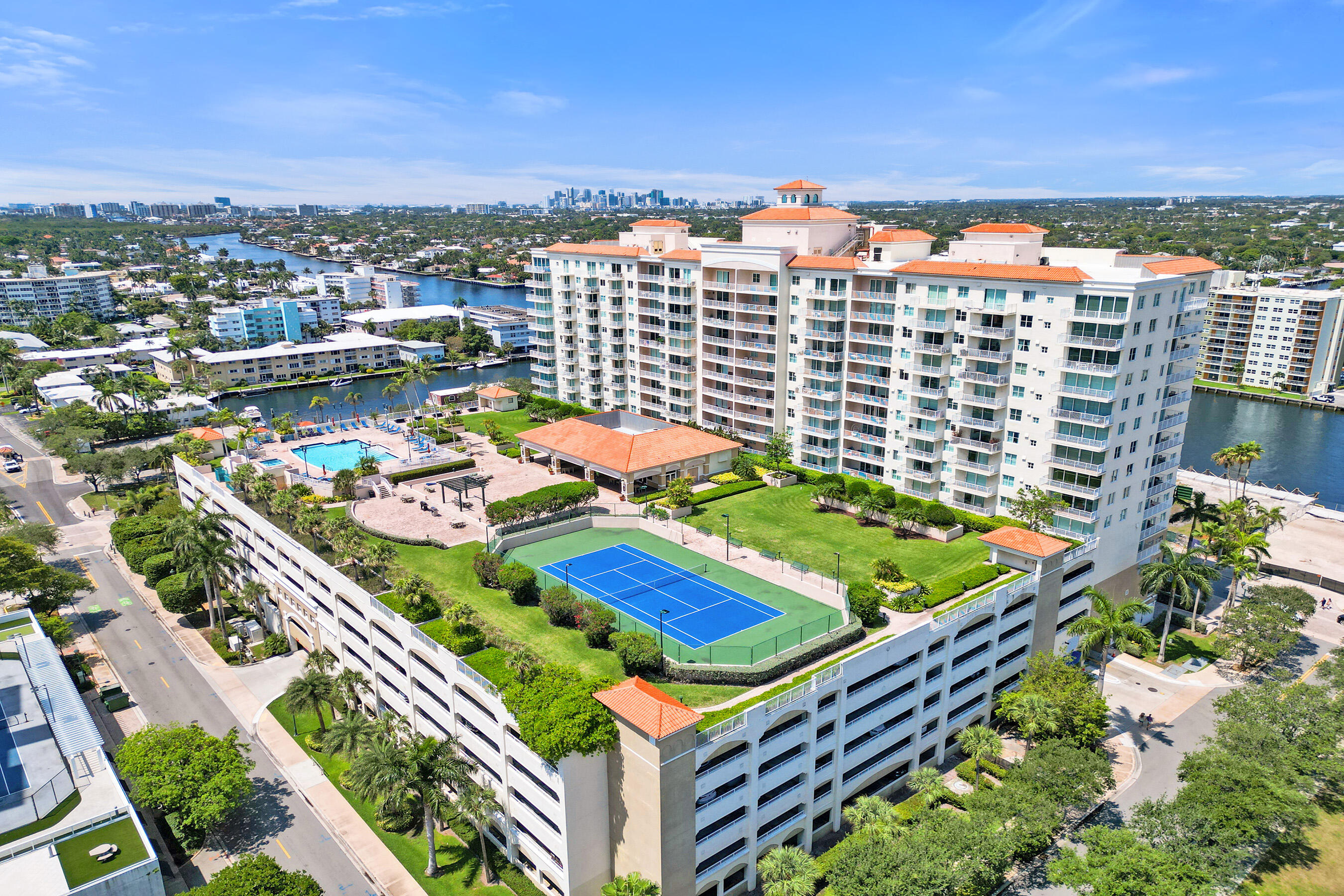 TIDES AT BRIDGESIDE SQUARE - Residential