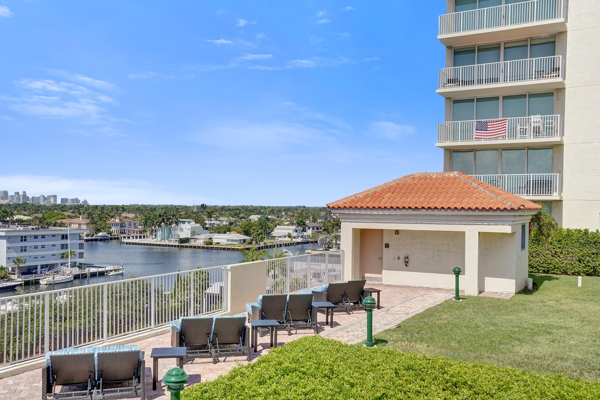TIDES AT BRIDGESIDE SQUARE - Residential