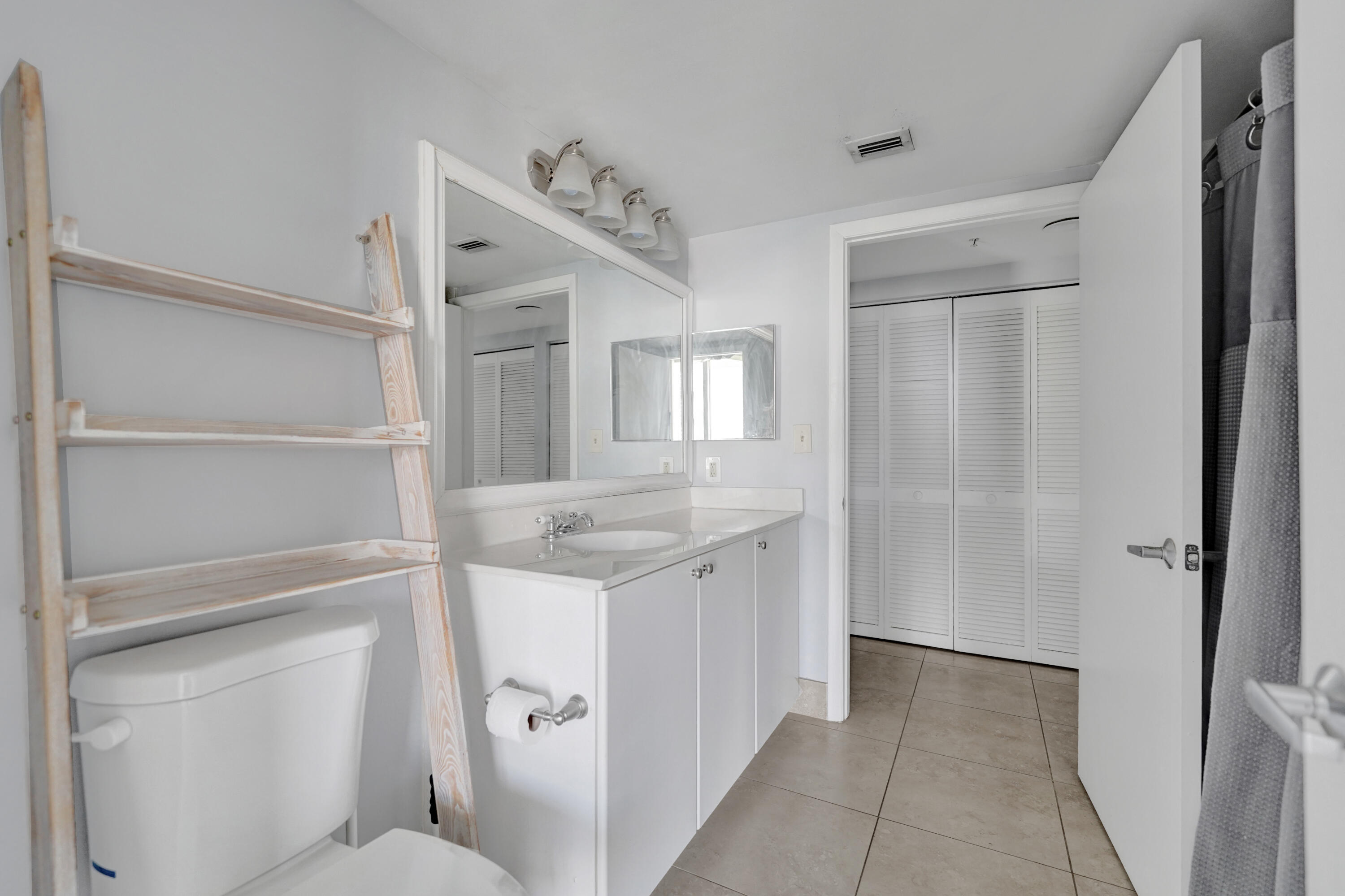 TIDES AT BRIDGESIDE SQUARE - Residential