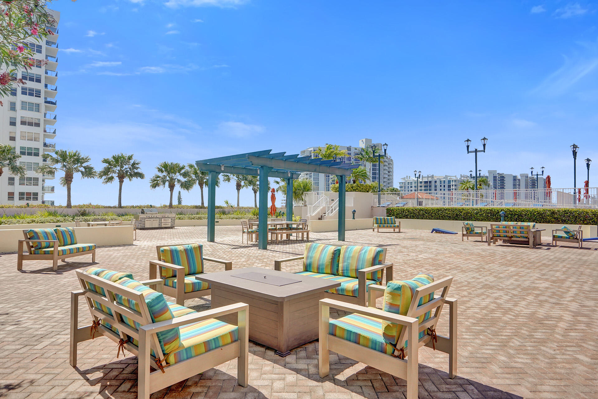 TIDES AT BRIDGESIDE SQUARE - Residential
