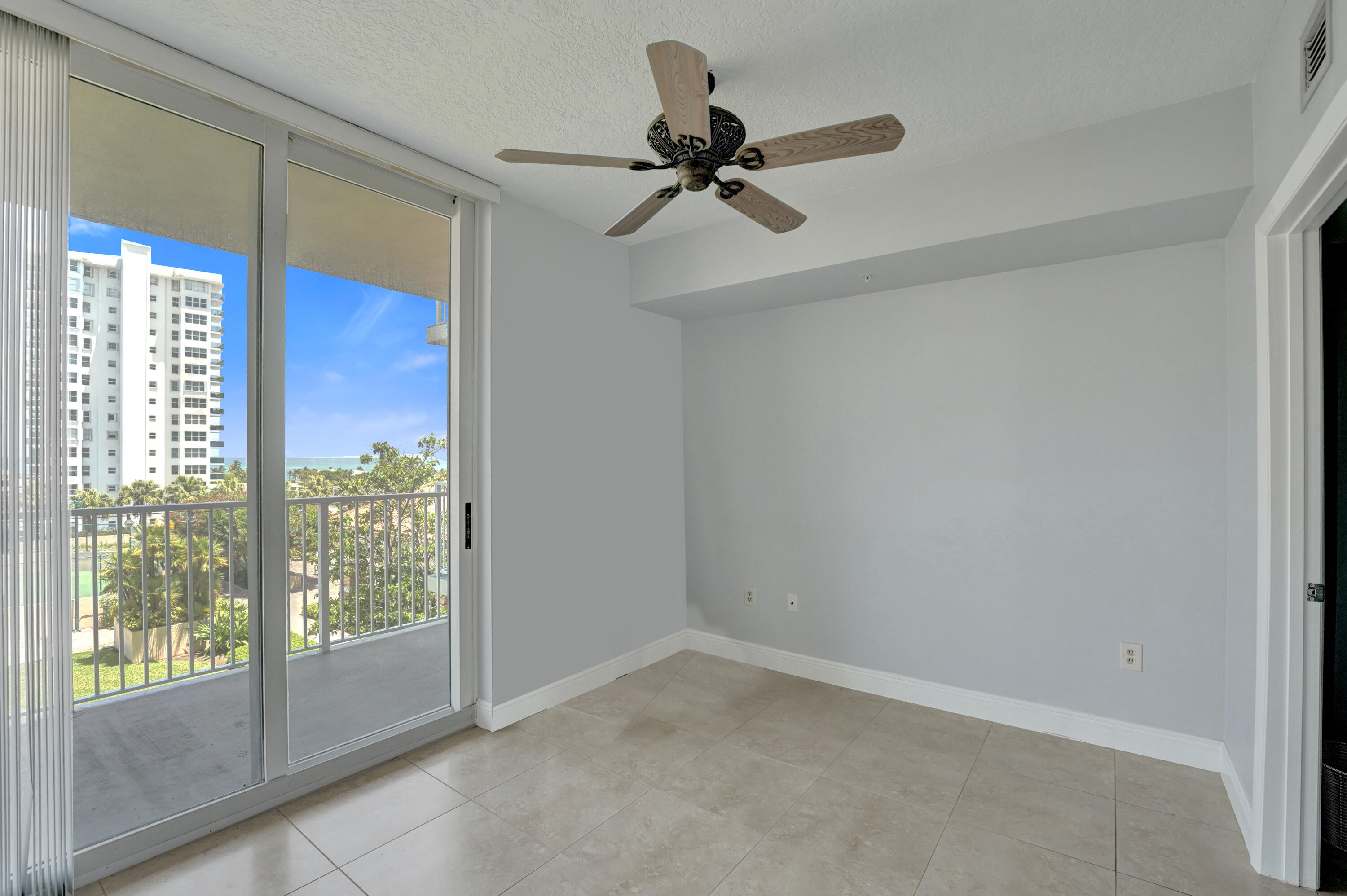 TIDES AT BRIDGESIDE SQUARE - Residential