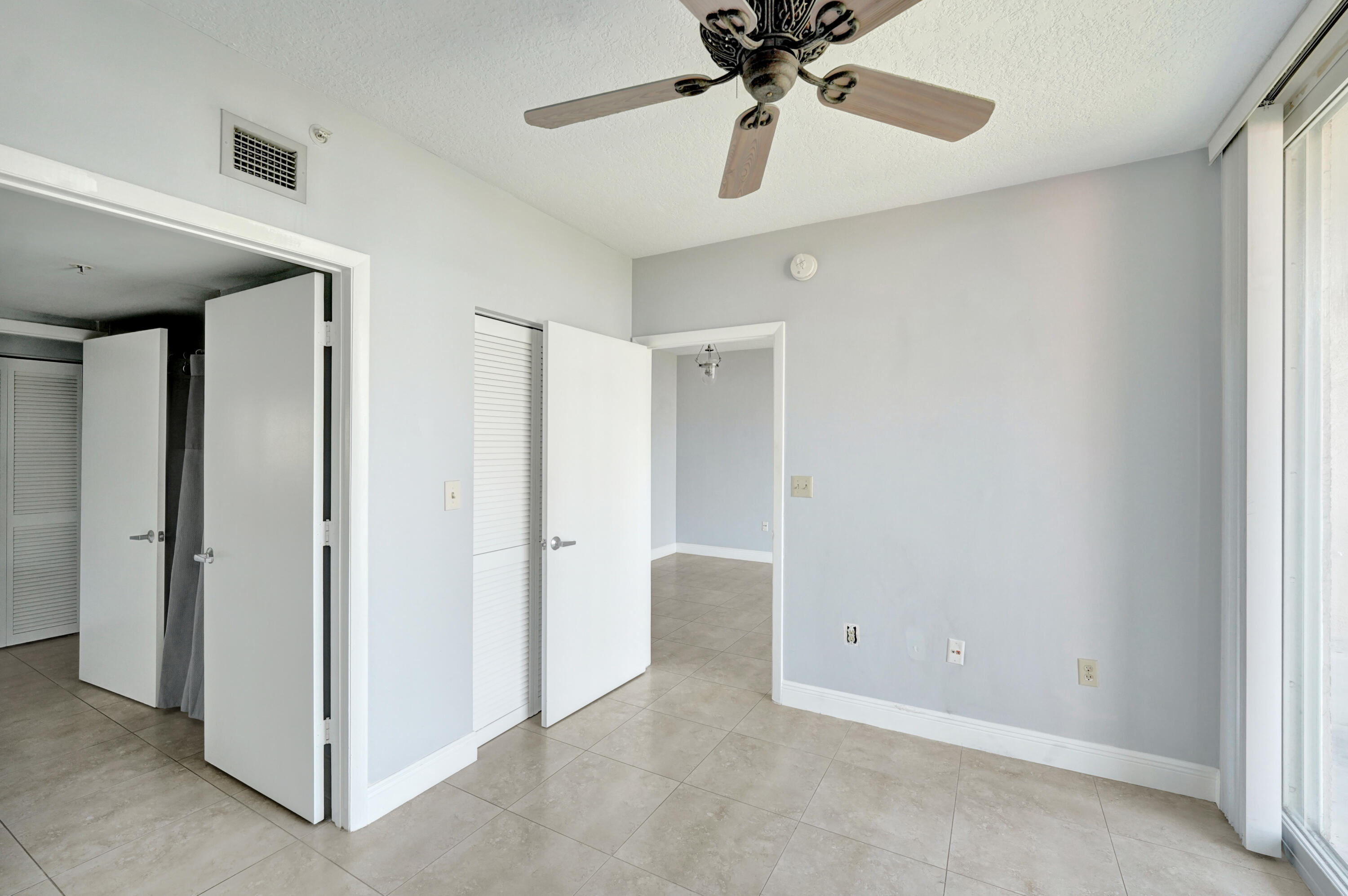 TIDES AT BRIDGESIDE SQUARE - Residential