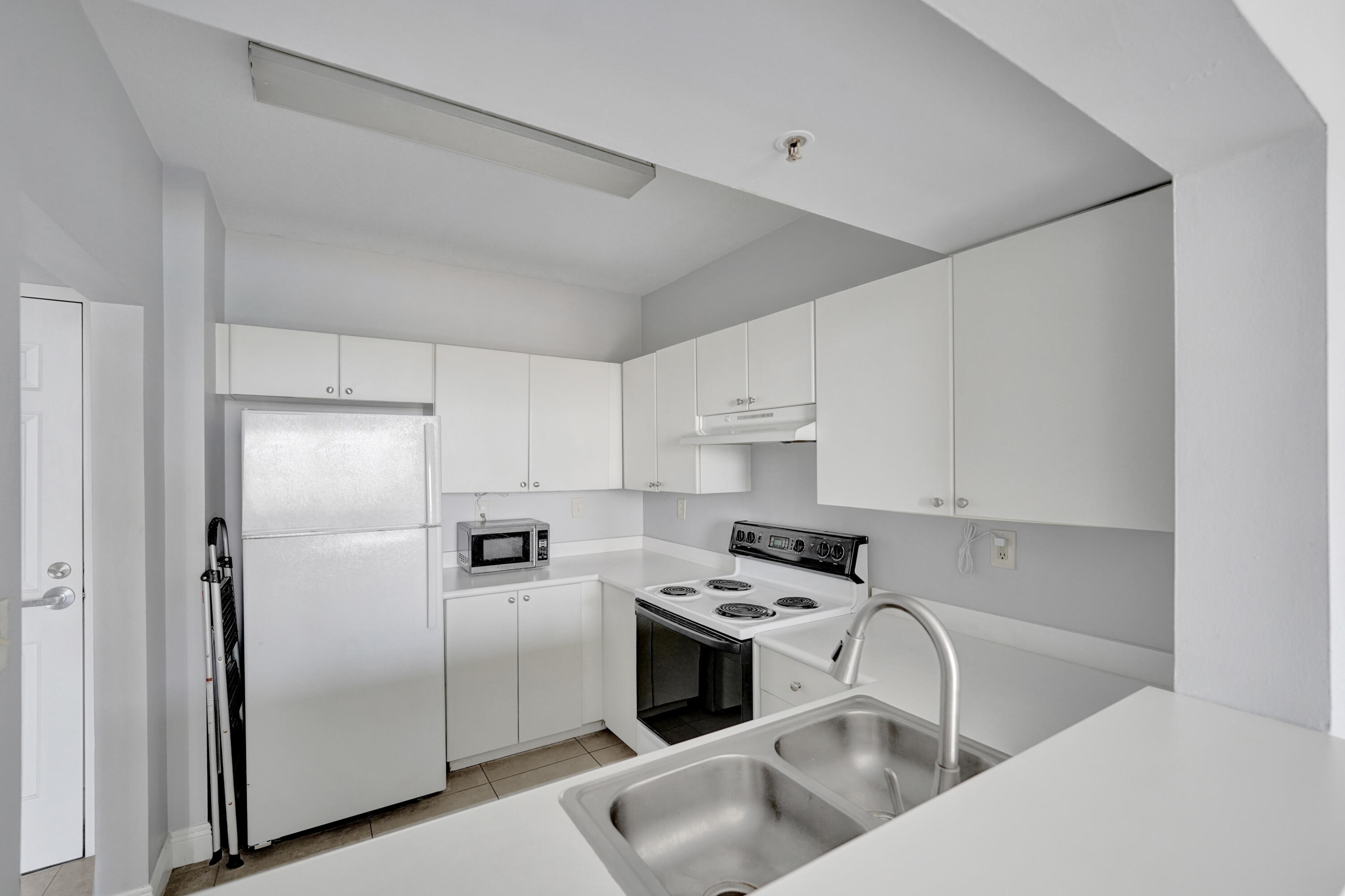 TIDES AT BRIDGESIDE SQUARE - Residential