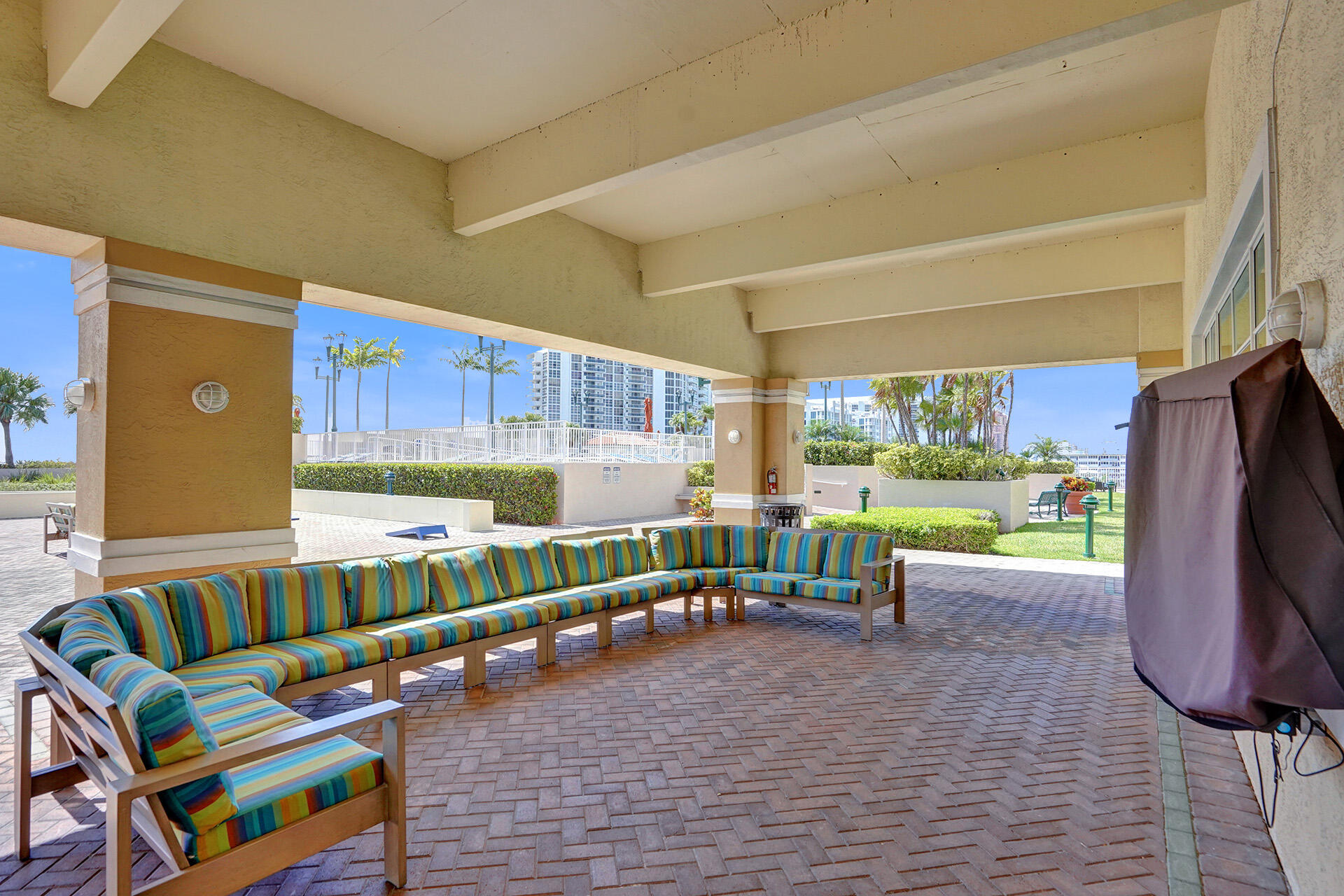TIDES AT BRIDGESIDE SQUARE - Residential