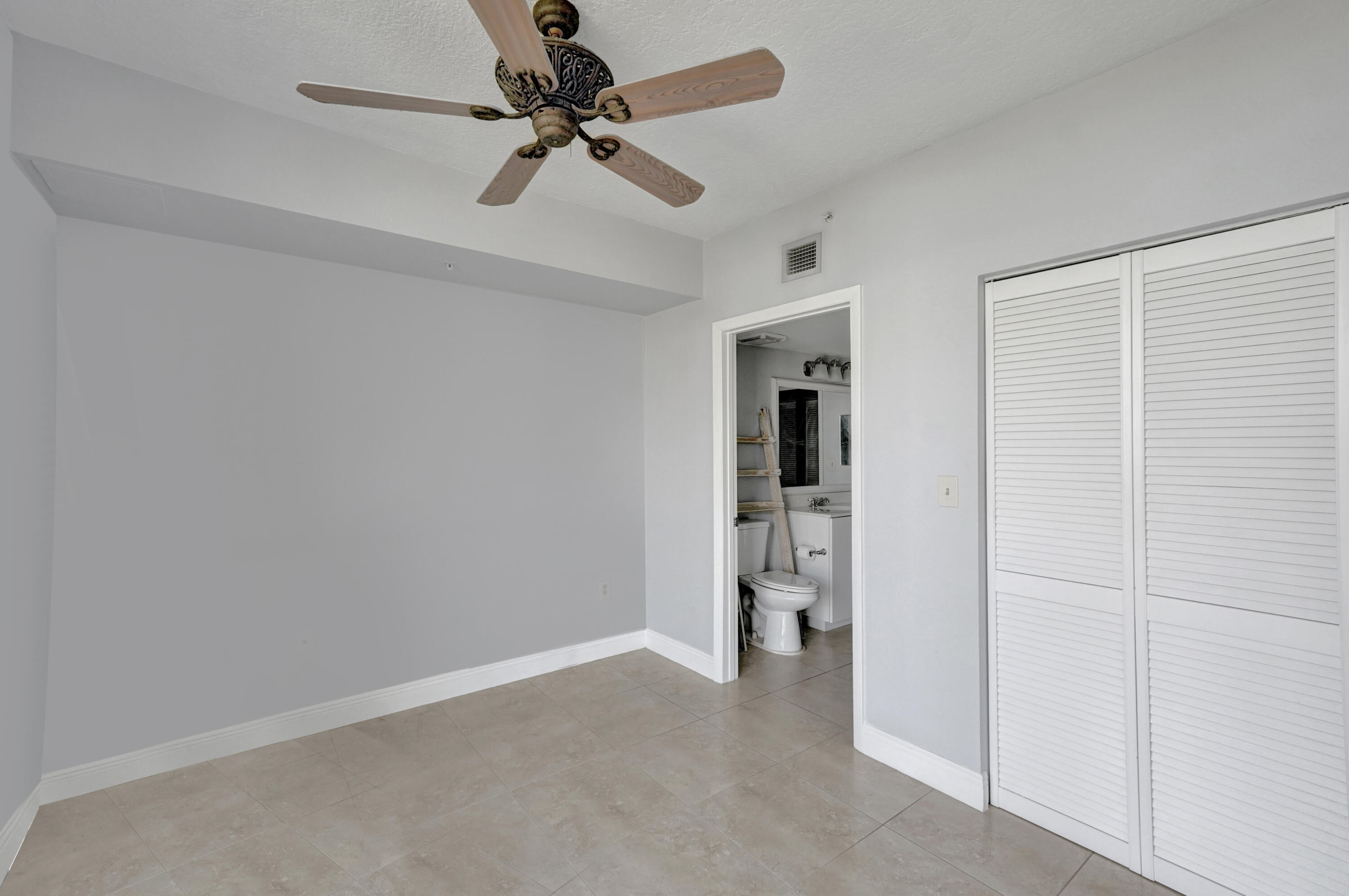 TIDES AT BRIDGESIDE SQUARE - Residential