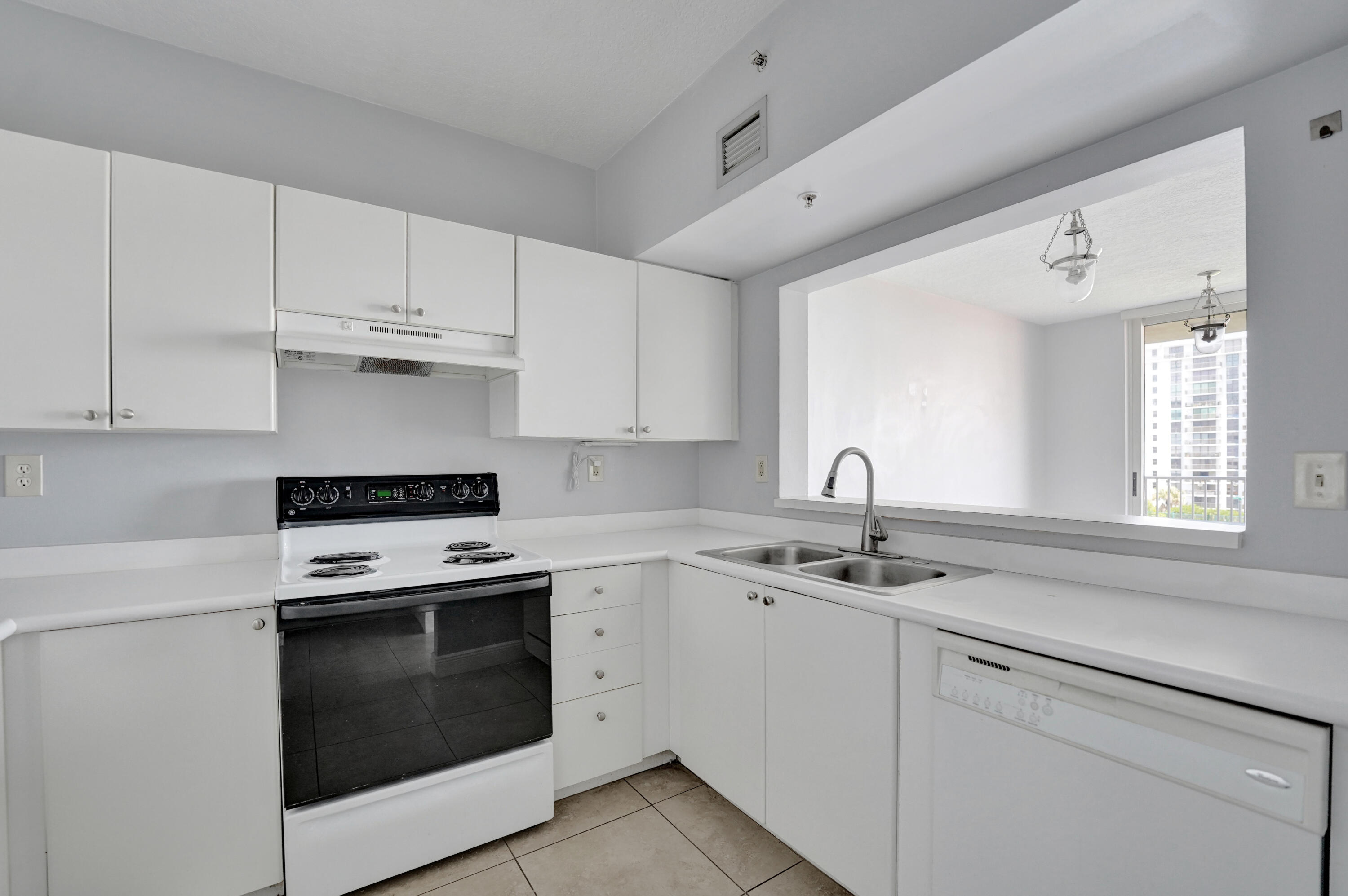 TIDES AT BRIDGESIDE SQUARE - Residential