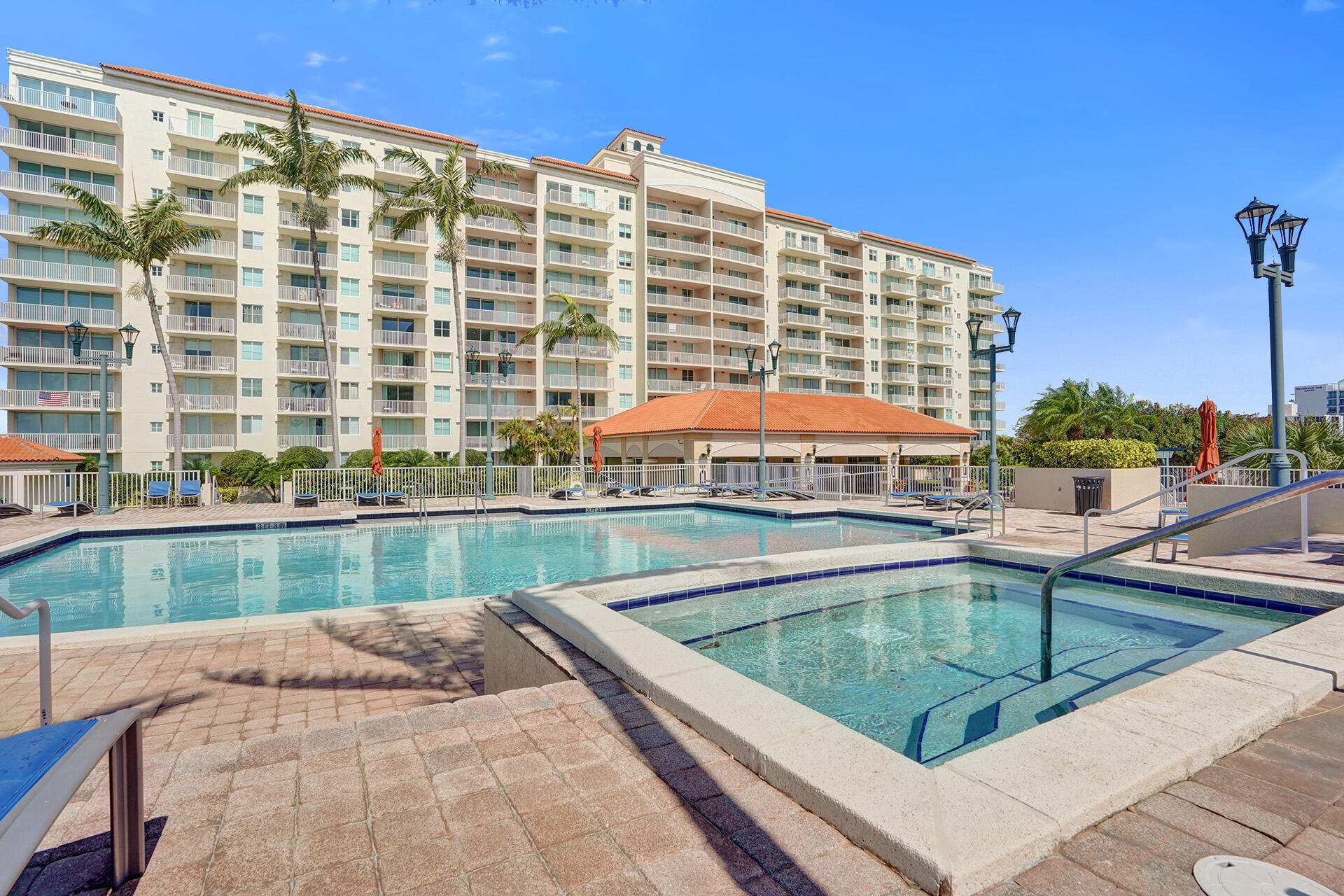 TIDES AT BRIDGESIDE SQUARE - Residential