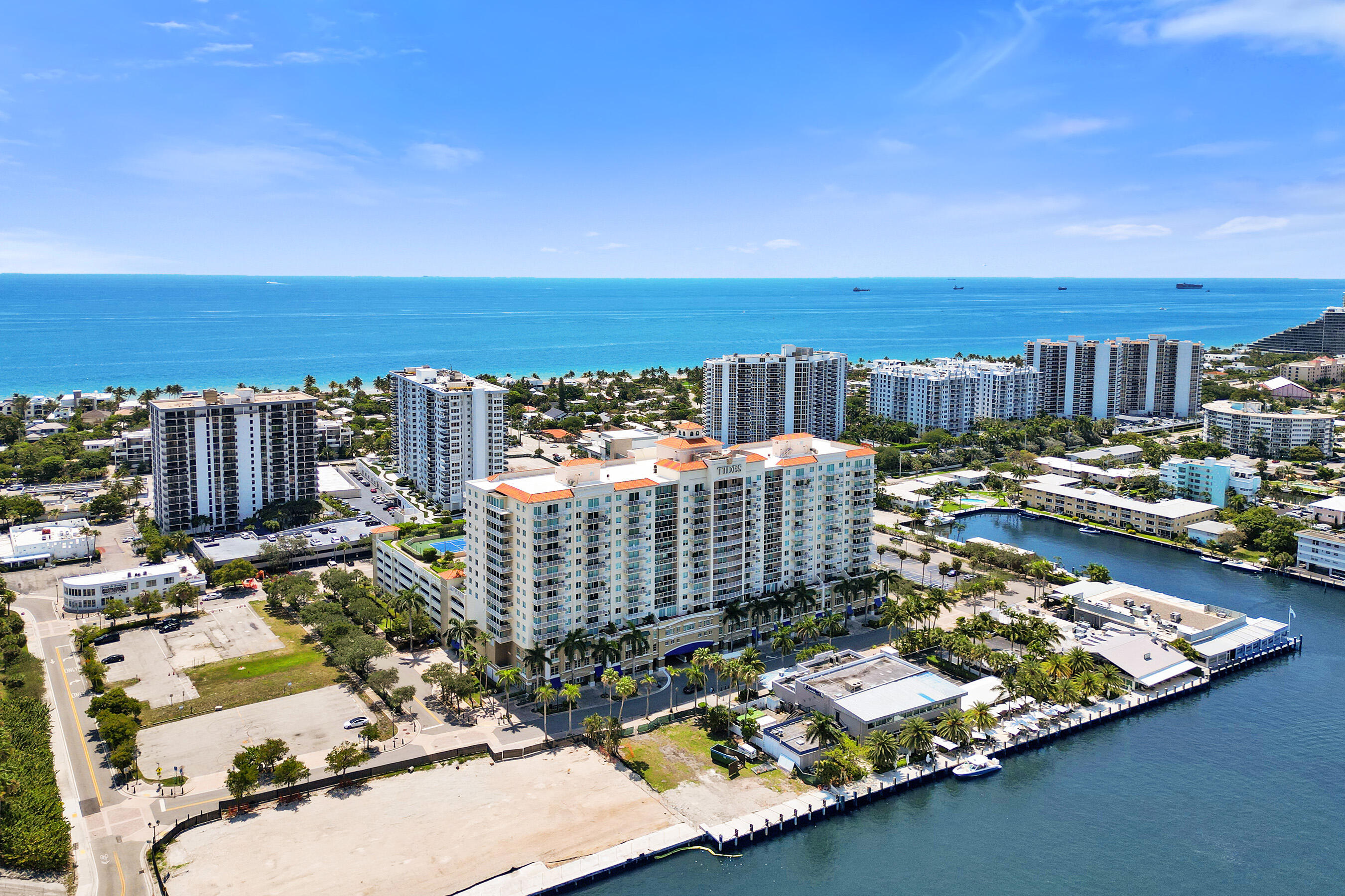 TIDES AT BRIDGESIDE SQUARE - Residential