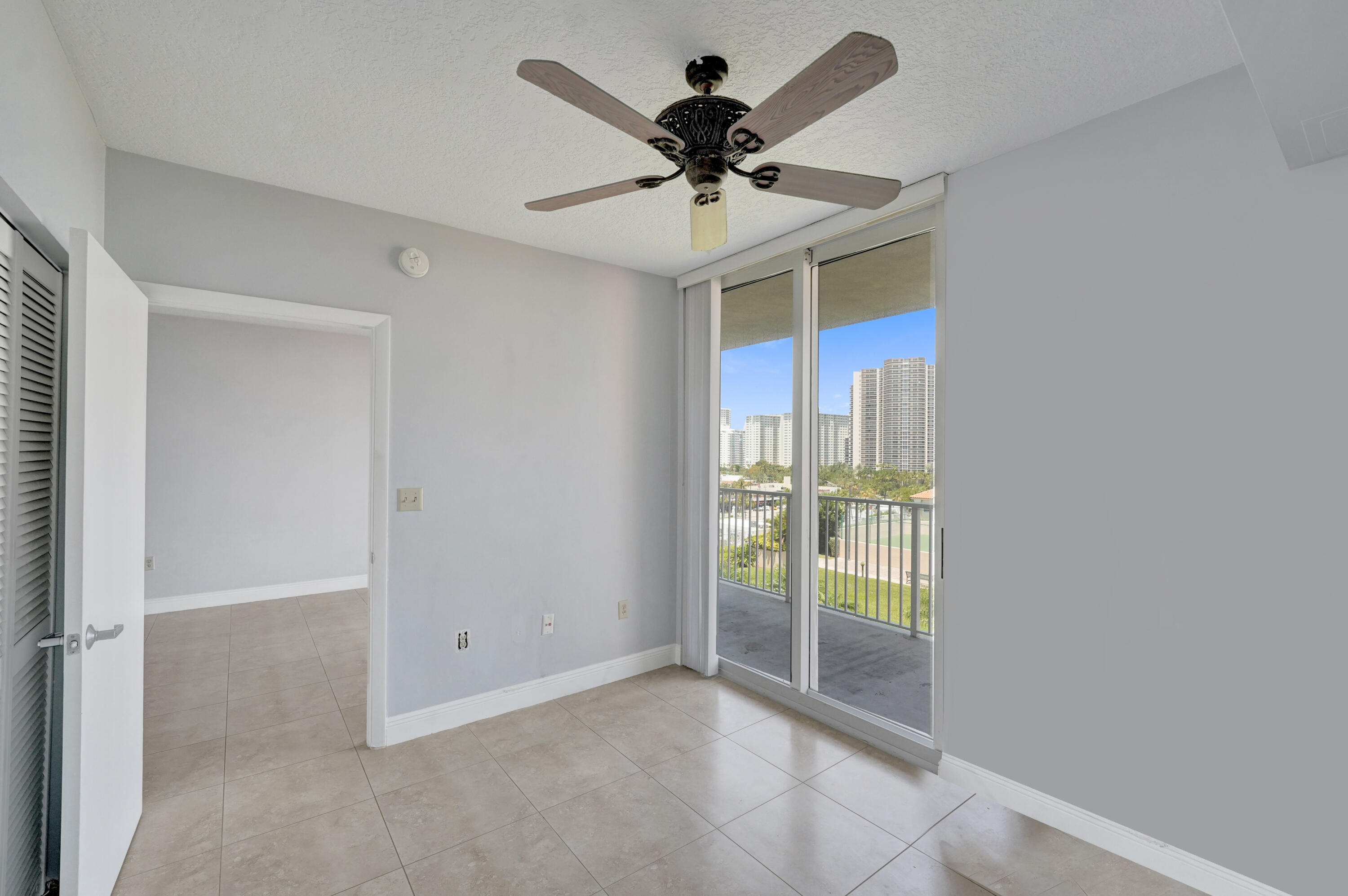TIDES AT BRIDGESIDE SQUARE - Residential