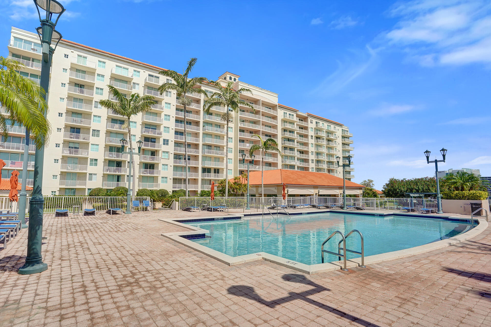 TIDES AT BRIDGESIDE SQUARE - Residential