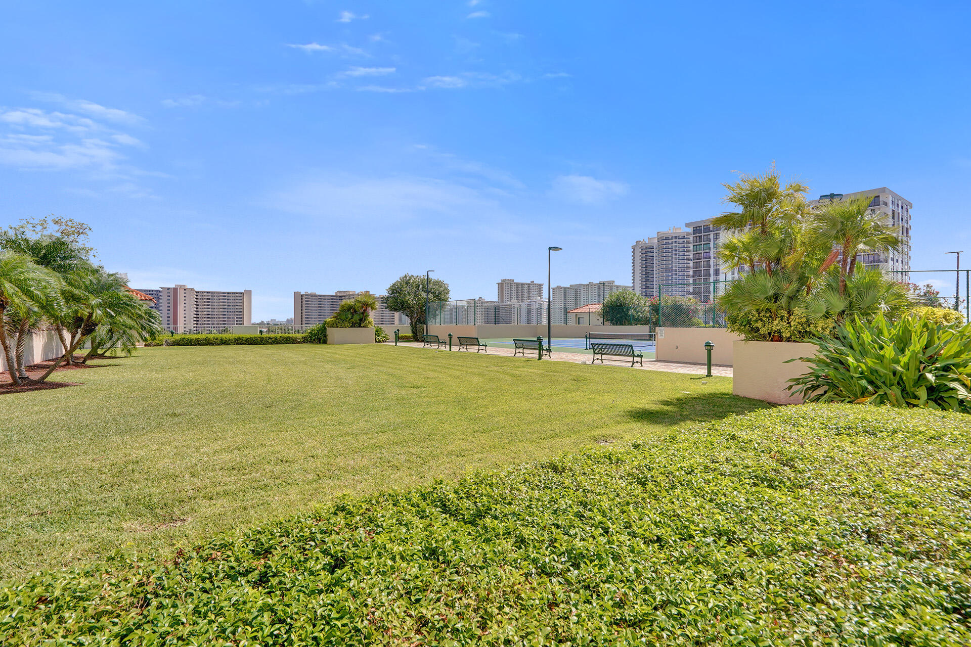TIDES AT BRIDGESIDE SQUARE - Residential