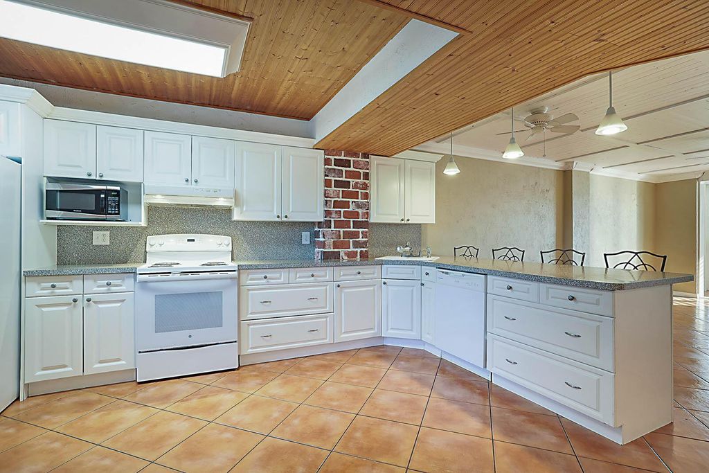 Photo of 896 N Federal Hwy 325 Highway #325, Lantana, FL 33462 (MLS # R11049261)