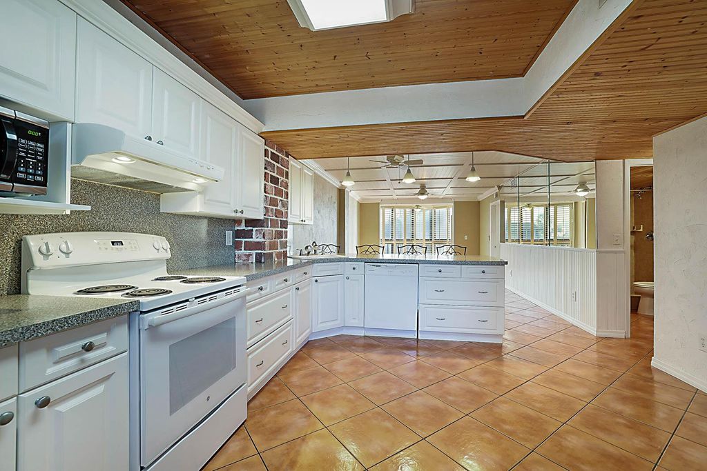 Photo of 896 N Federal Hwy 325 Highway #325, Lantana, FL 33462 (MLS # R11049261)