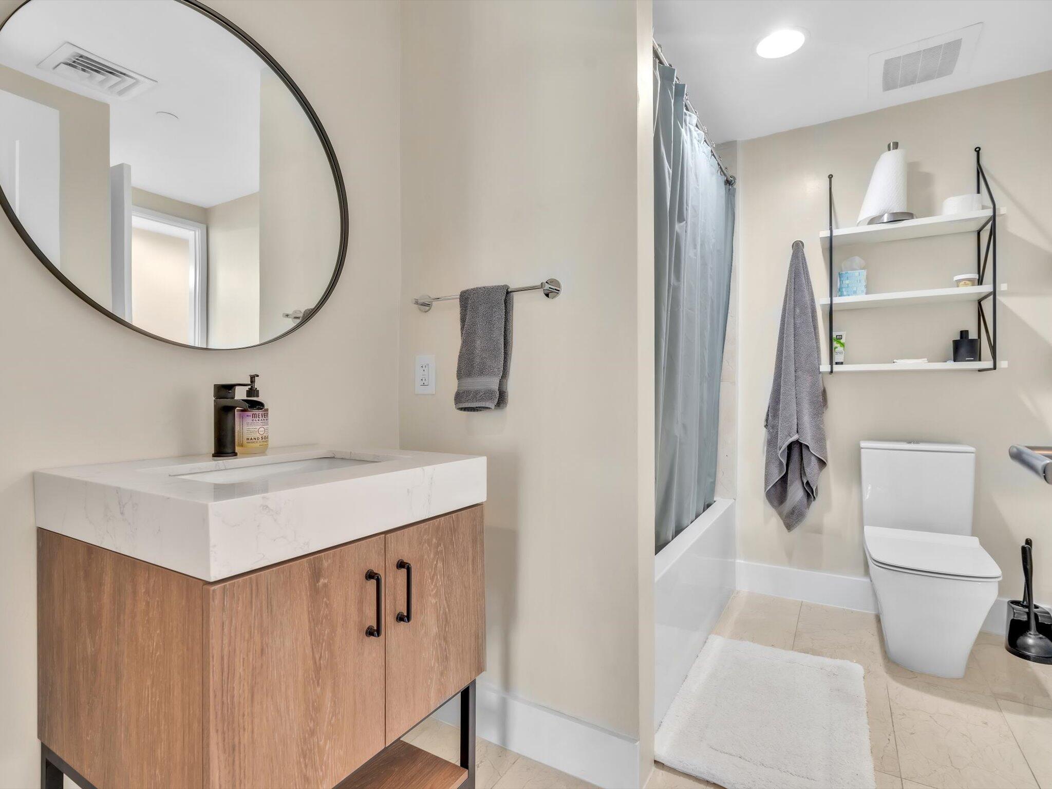 THE CRIMSON CONDO - Residential