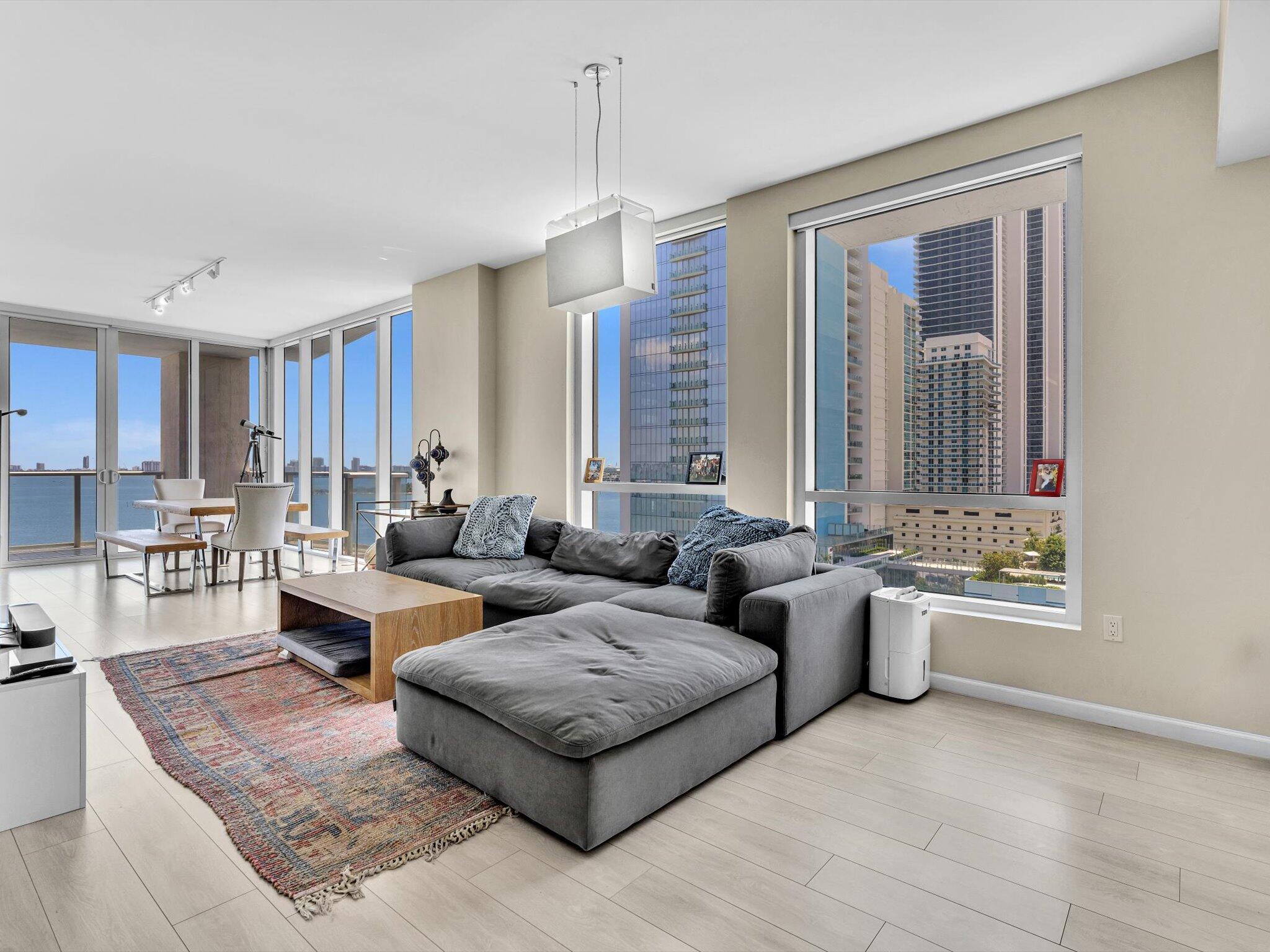 THE CRIMSON CONDO - Residential