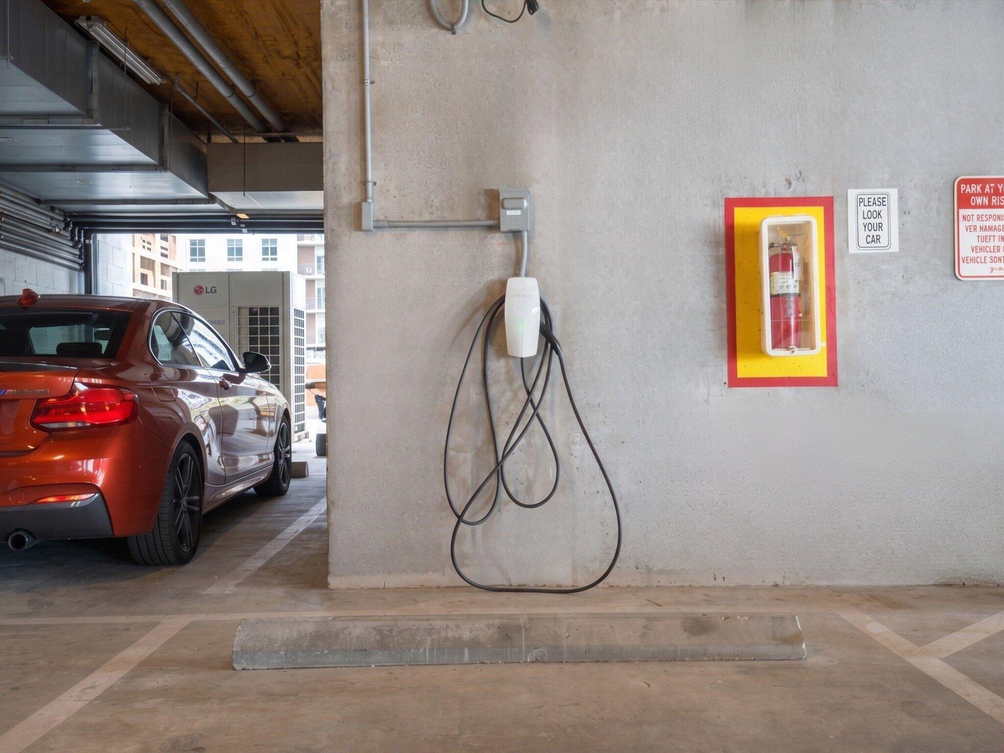 THE CRIMSON CONDO - Residential