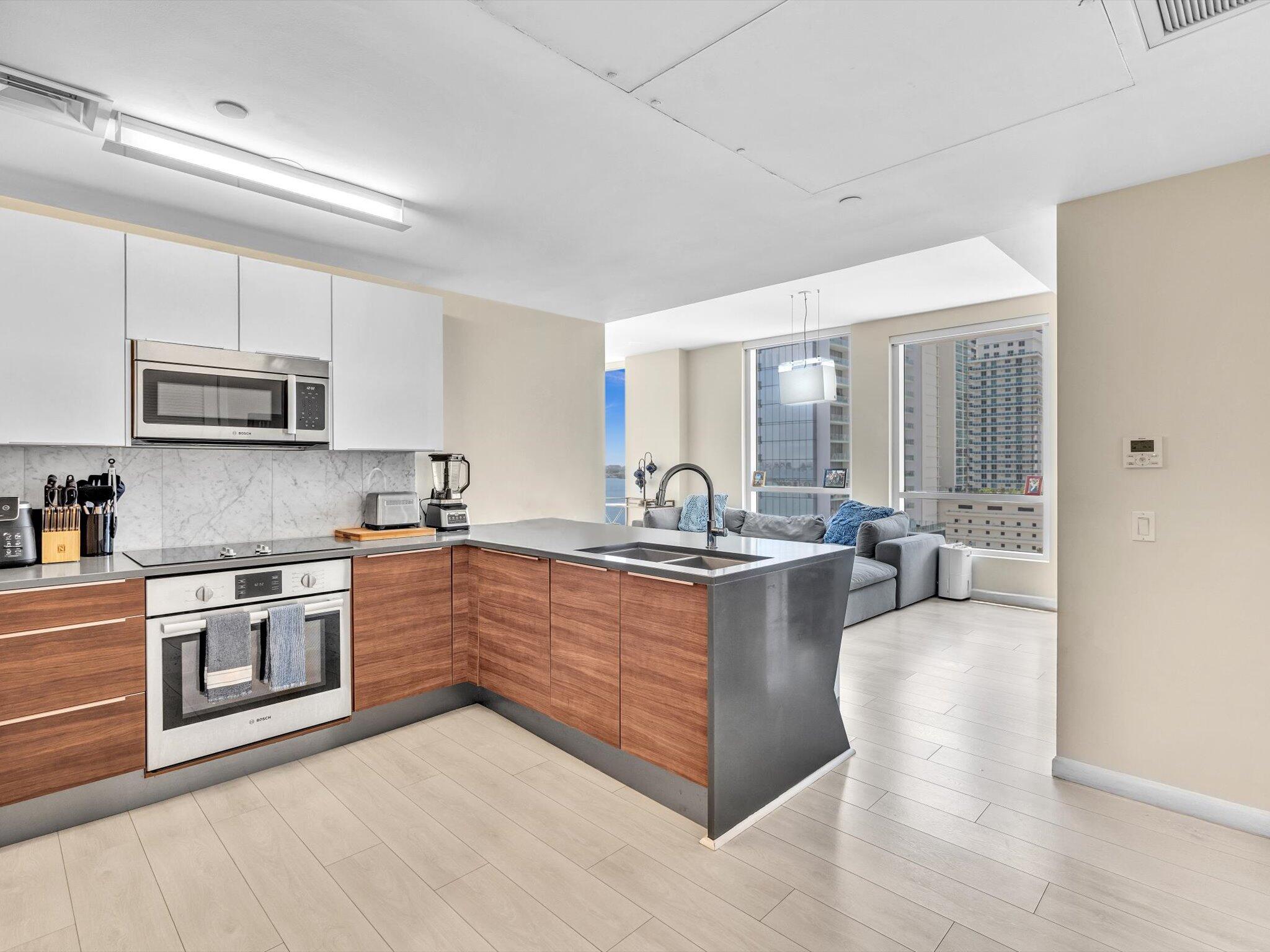 THE CRIMSON CONDO - Residential