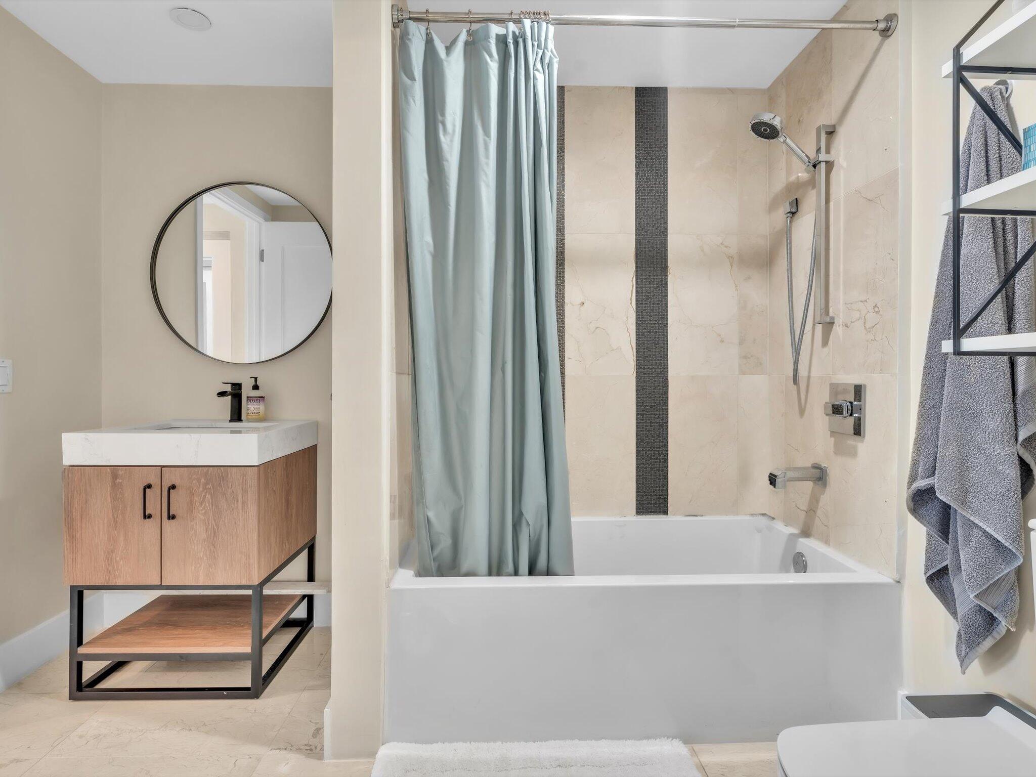 THE CRIMSON CONDO - Residential