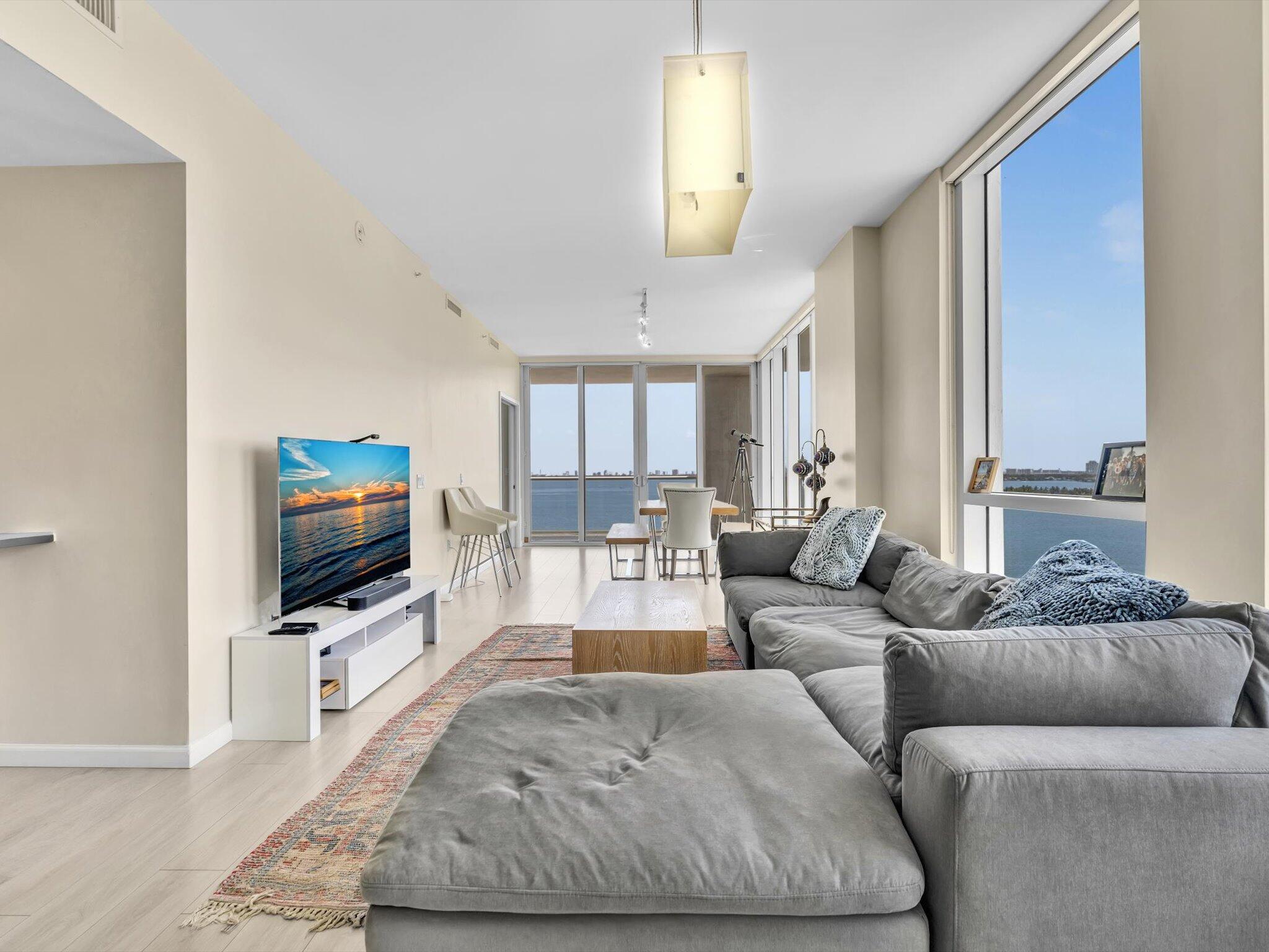 THE CRIMSON CONDO - Residential