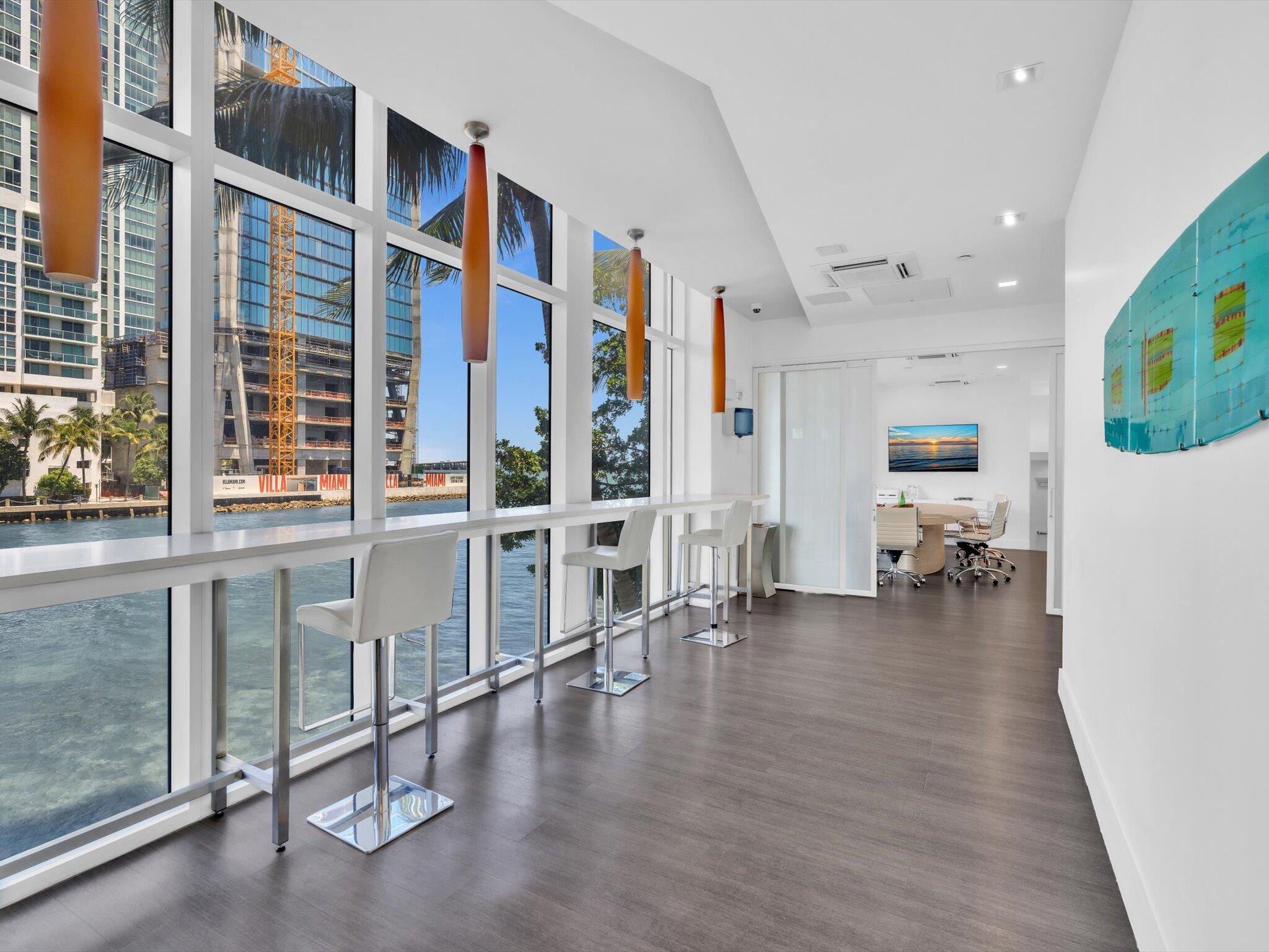 THE CRIMSON CONDO - Residential