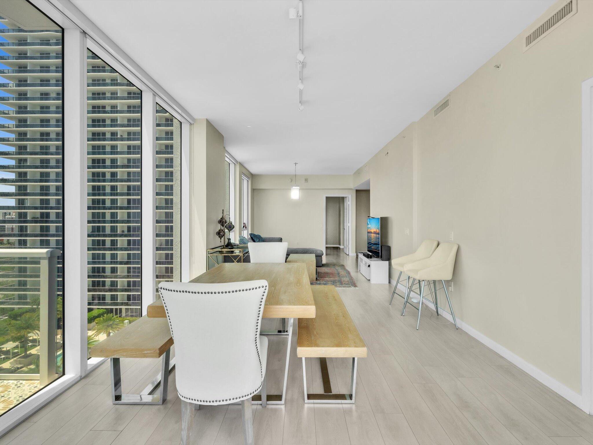 THE CRIMSON CONDO - Residential