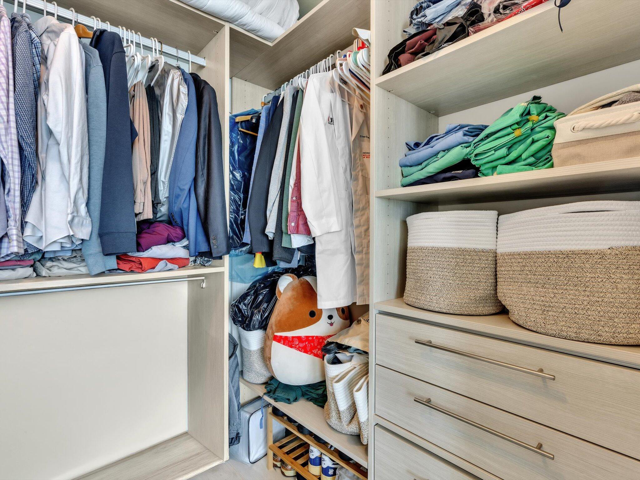 THE CRIMSON CONDO - Residential