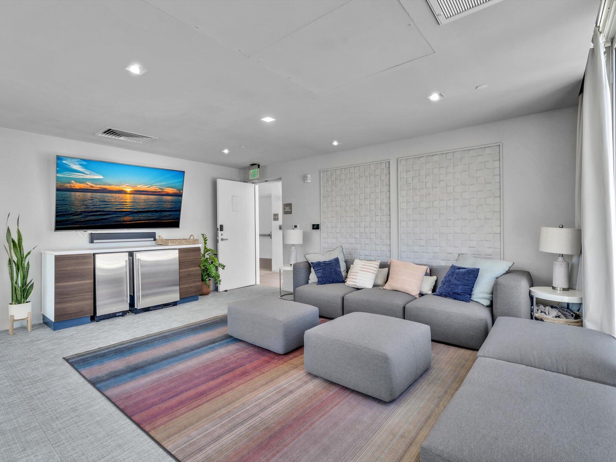 THE CRIMSON CONDO - Residential