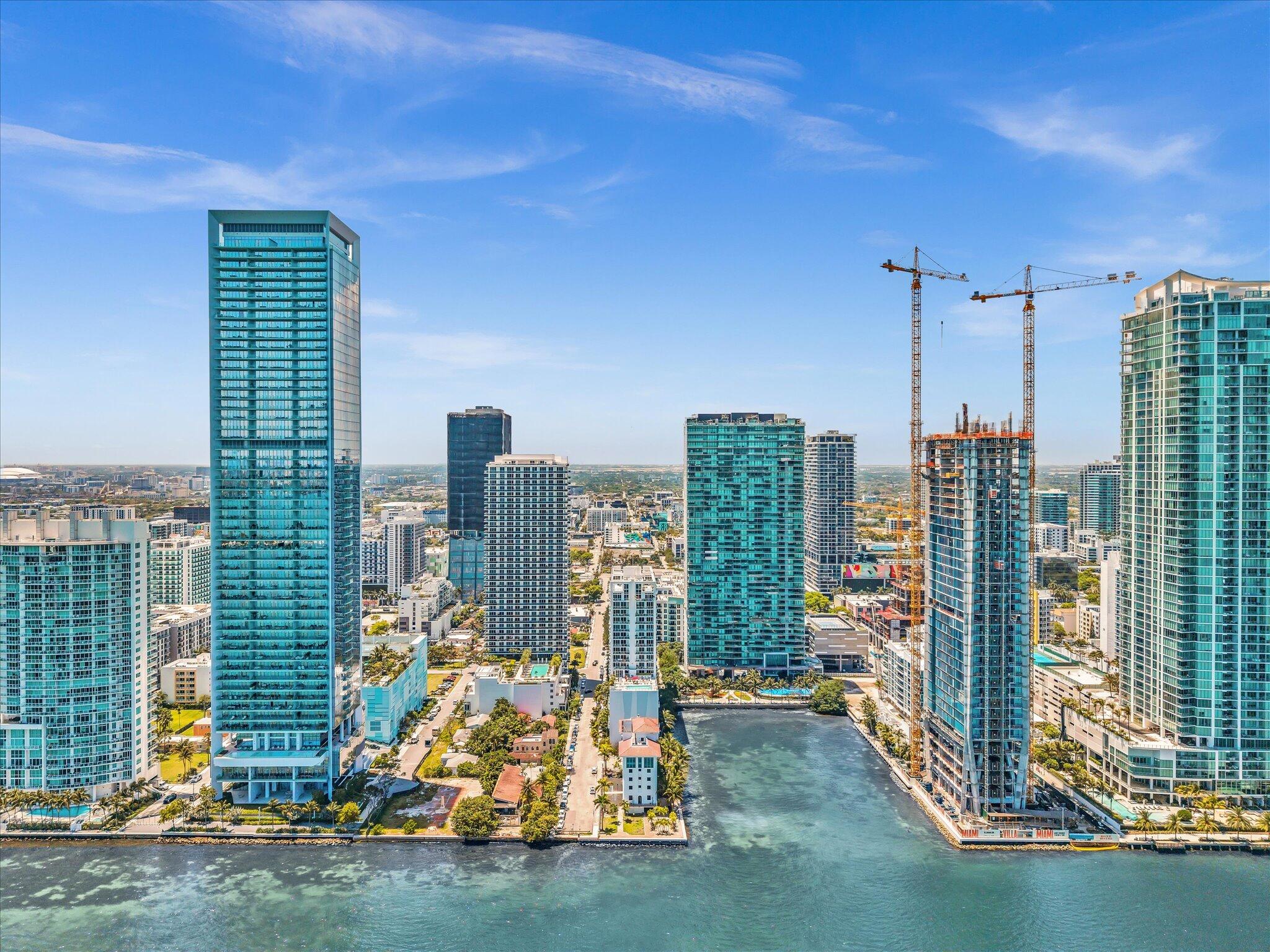 THE CRIMSON CONDO - Residential