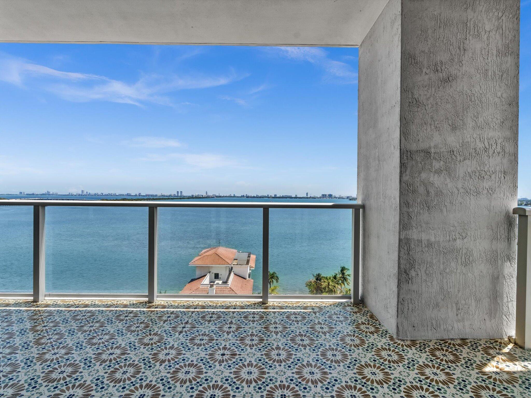 THE CRIMSON CONDO - Residential