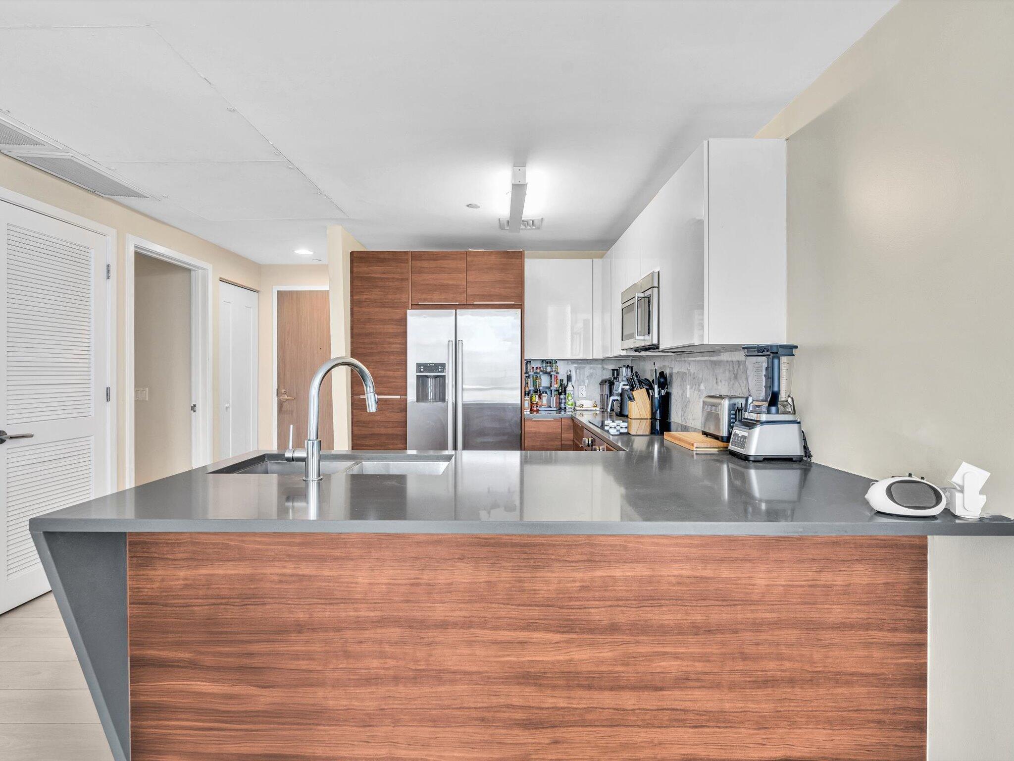 THE CRIMSON CONDO - Residential