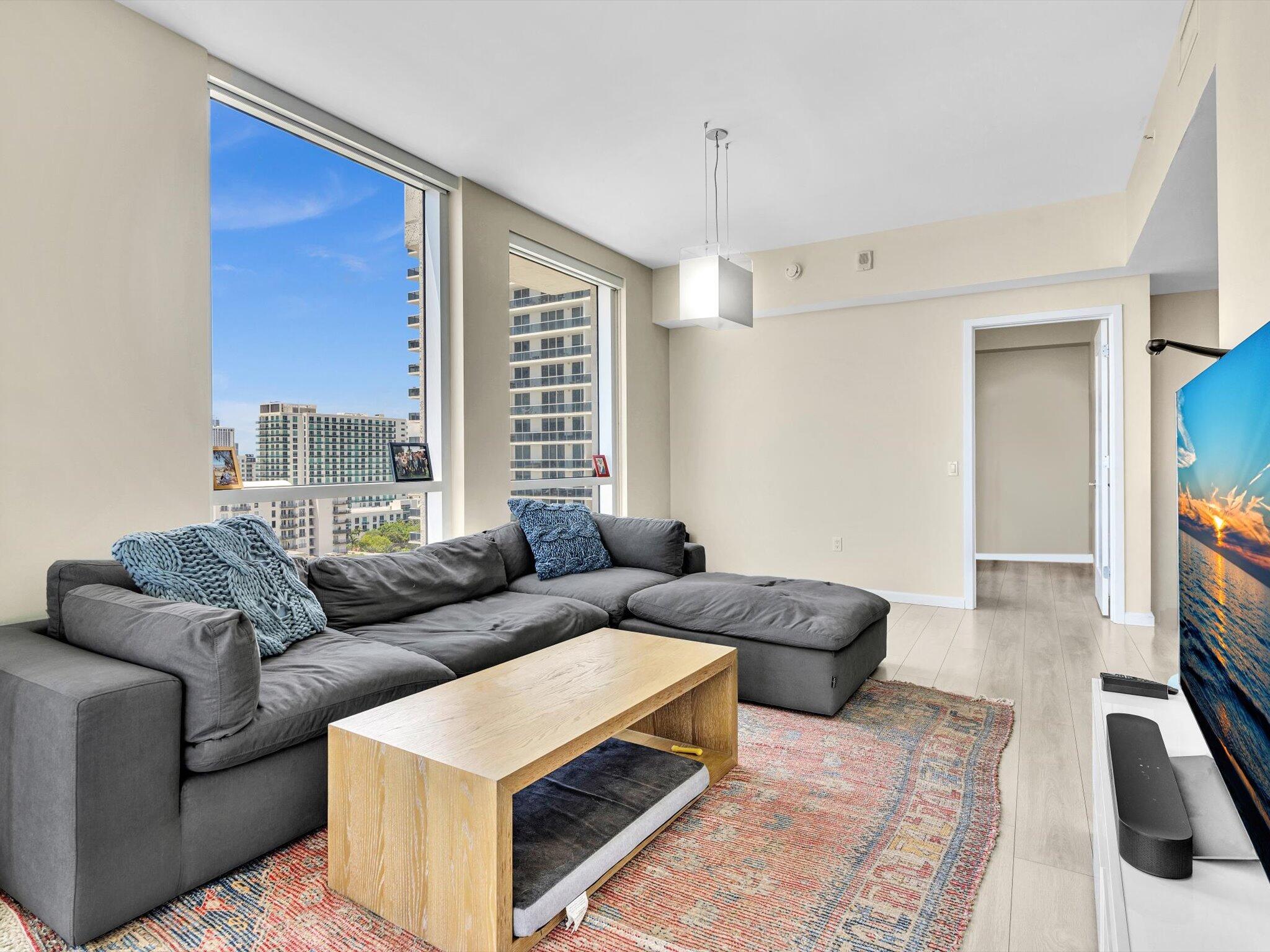 THE CRIMSON CONDO - Residential