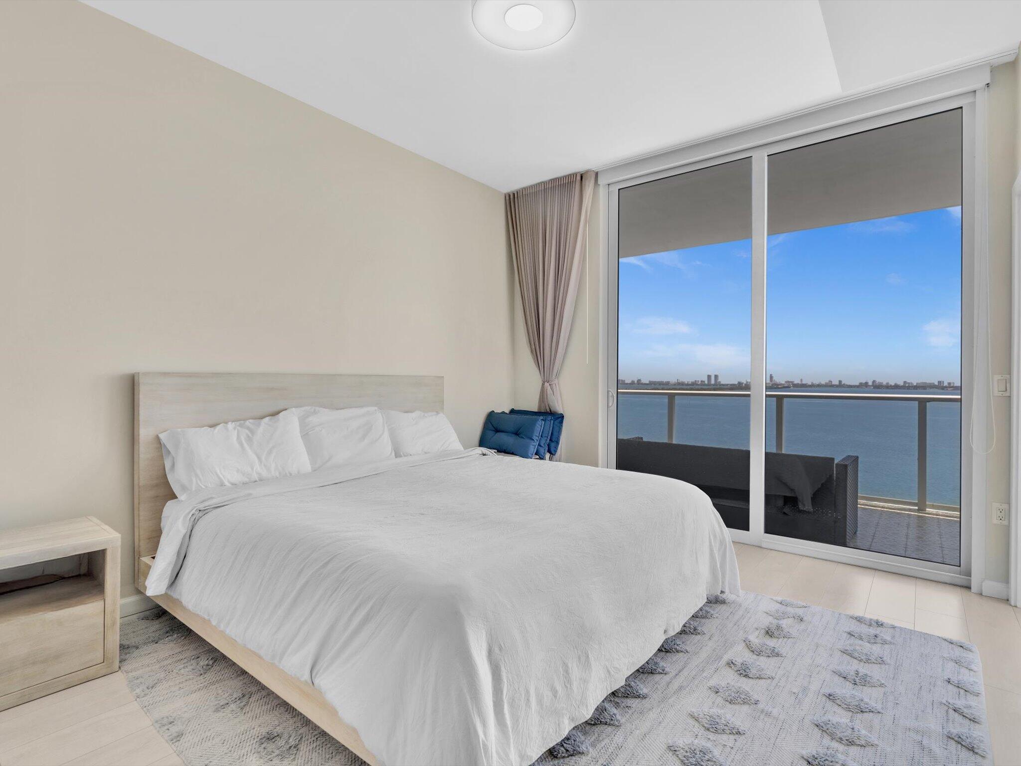 THE CRIMSON CONDO - Residential