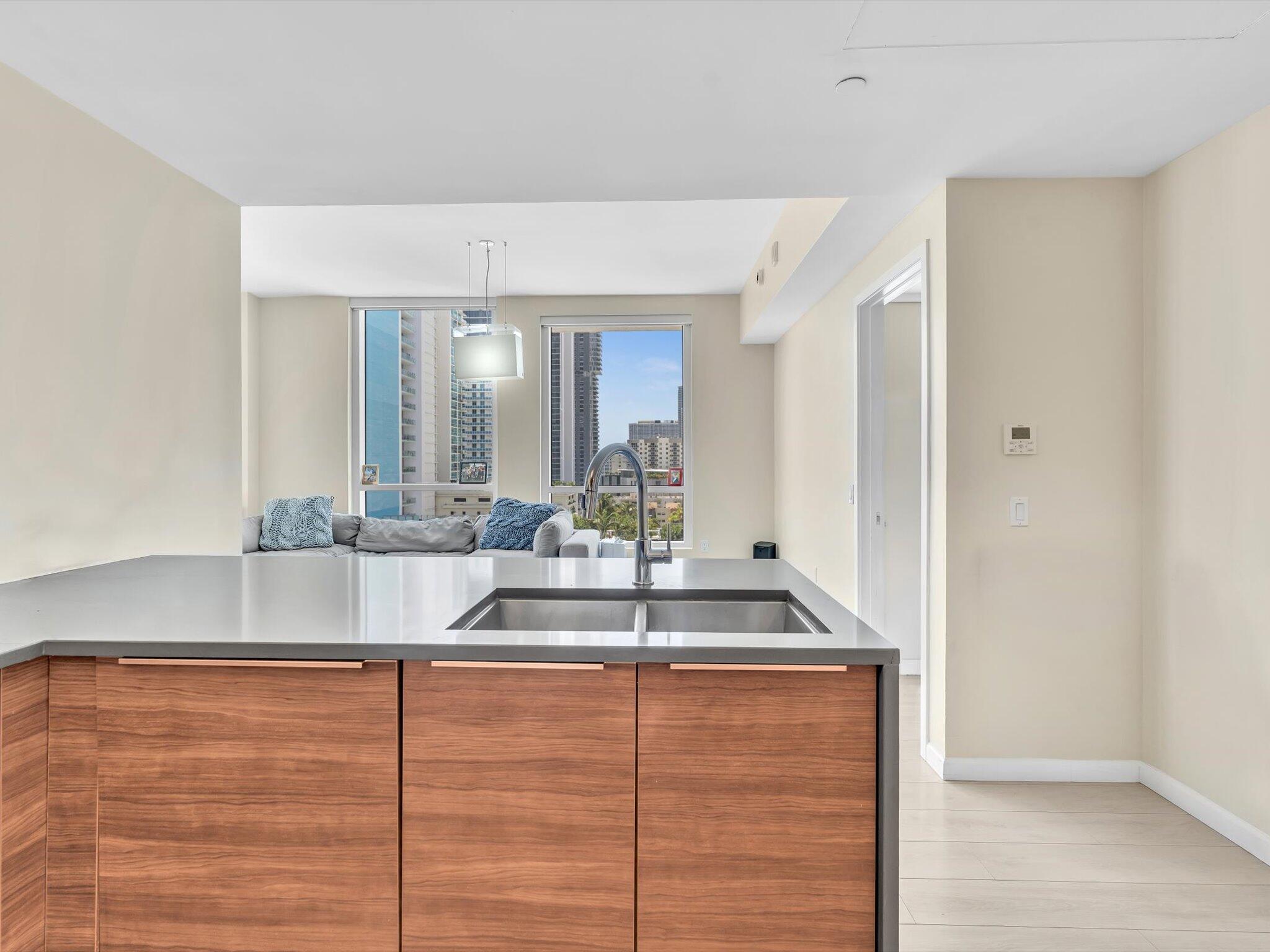 THE CRIMSON CONDO - Residential