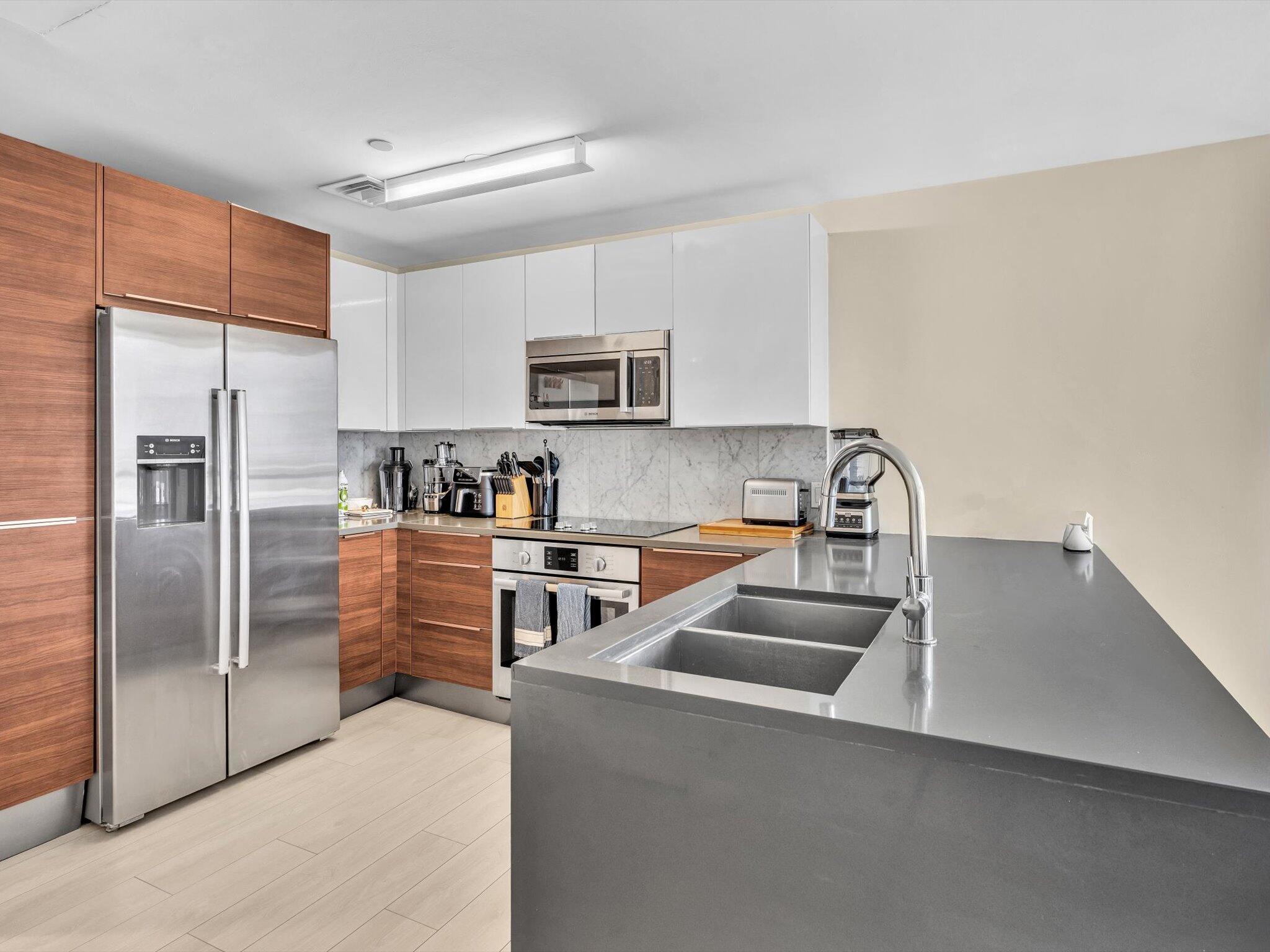 THE CRIMSON CONDO - Residential