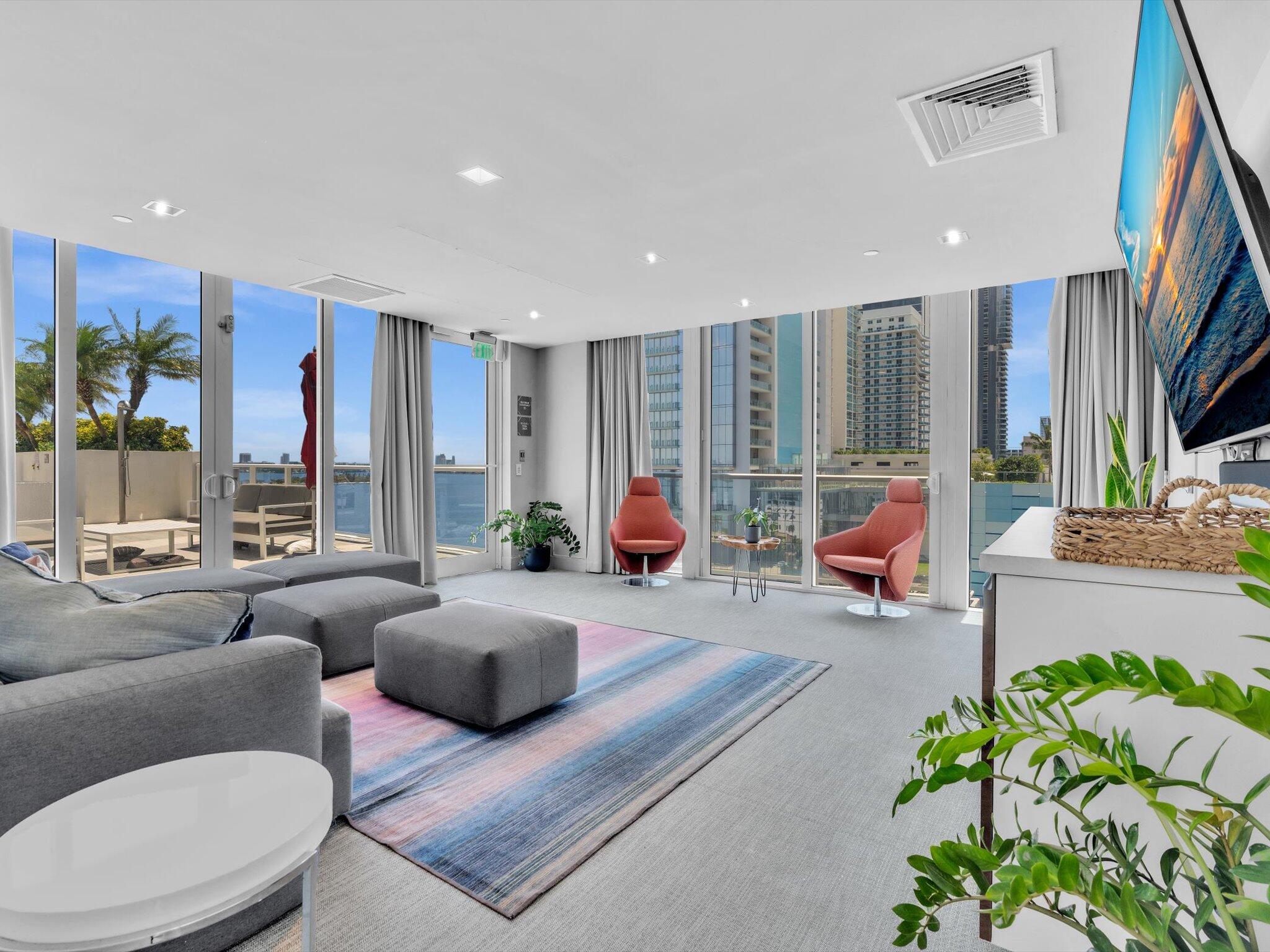 THE CRIMSON CONDO - Residential