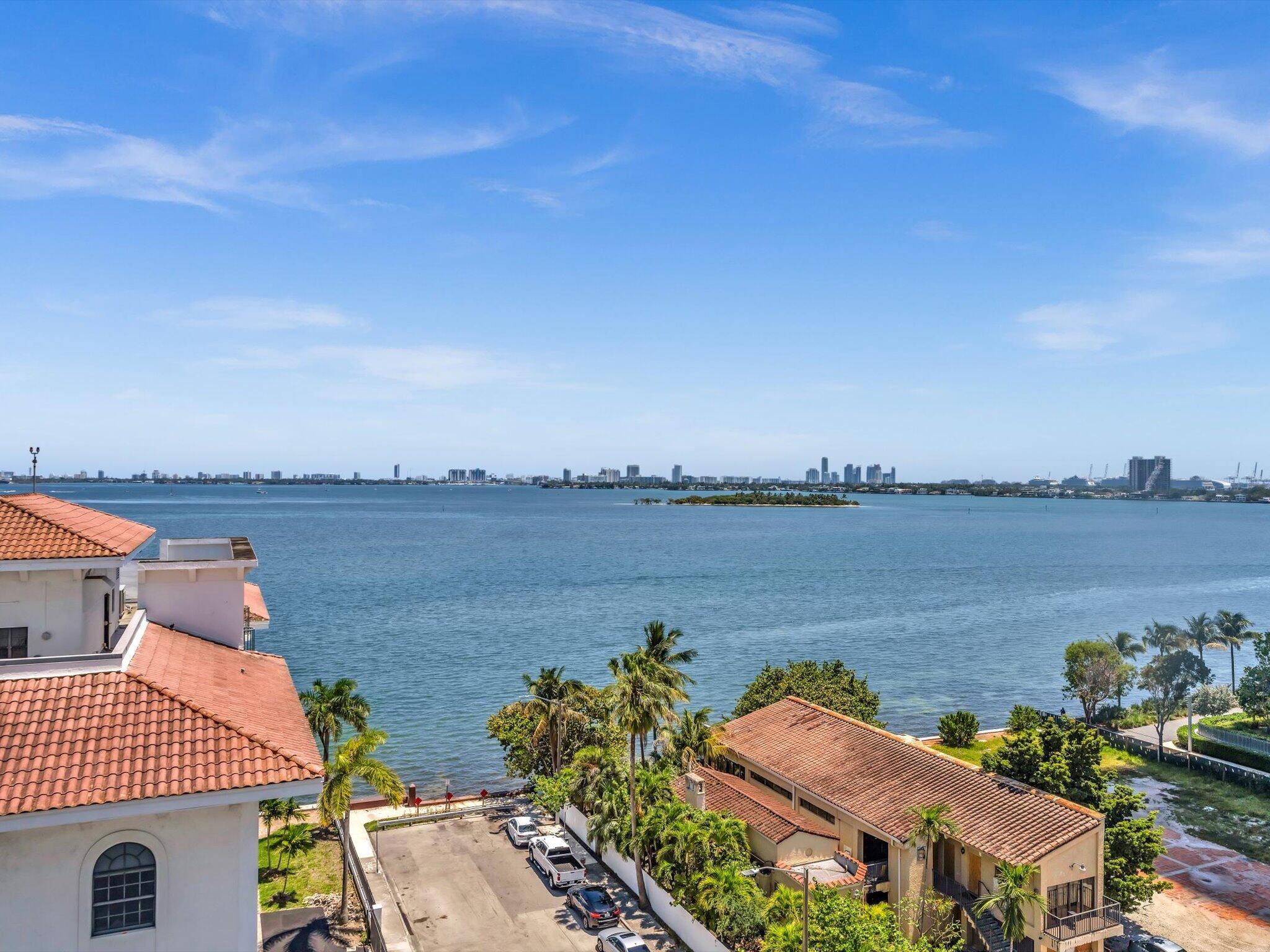 THE CRIMSON CONDO - Residential