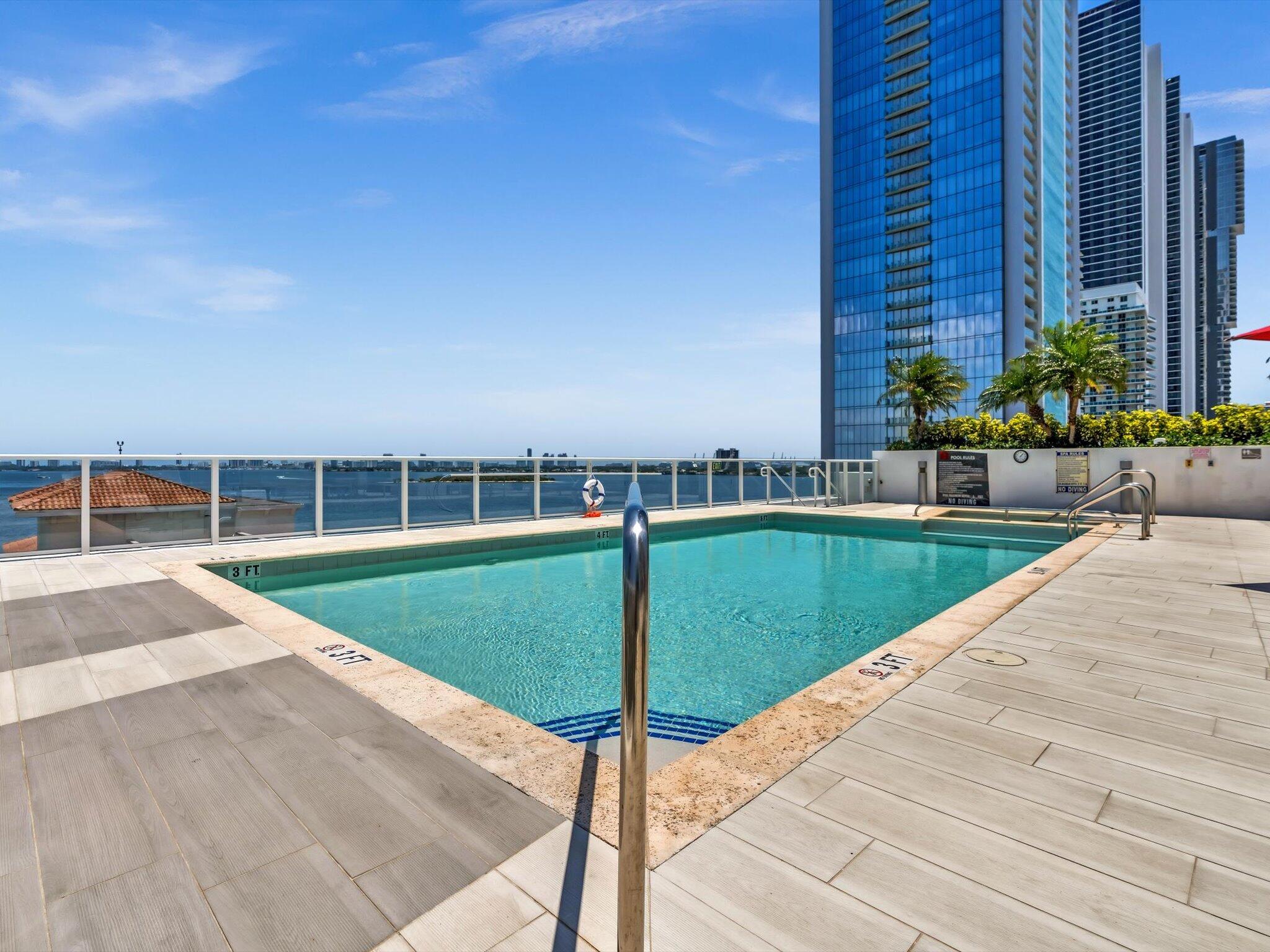 THE CRIMSON CONDO - Residential