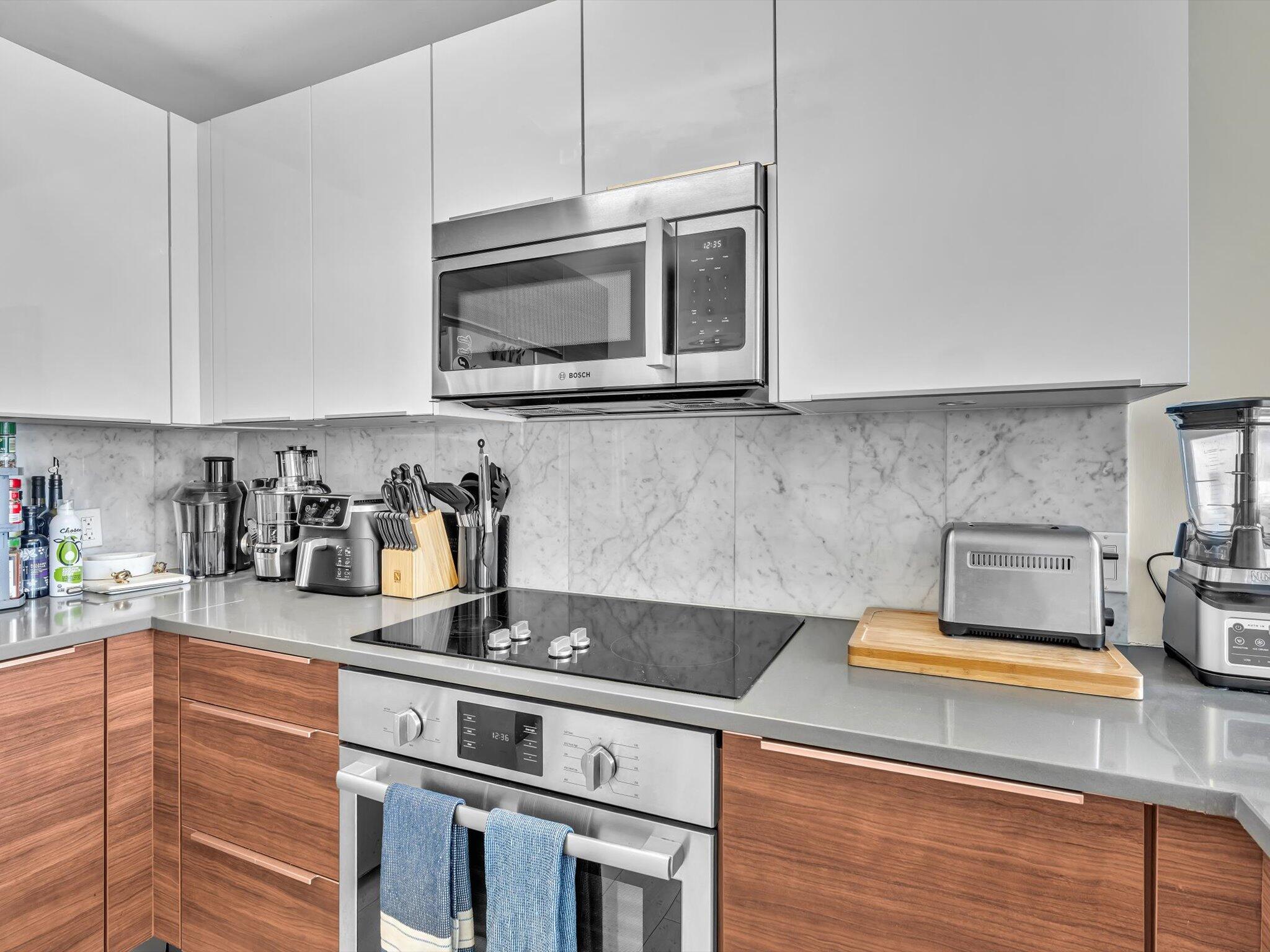 THE CRIMSON CONDO - Residential