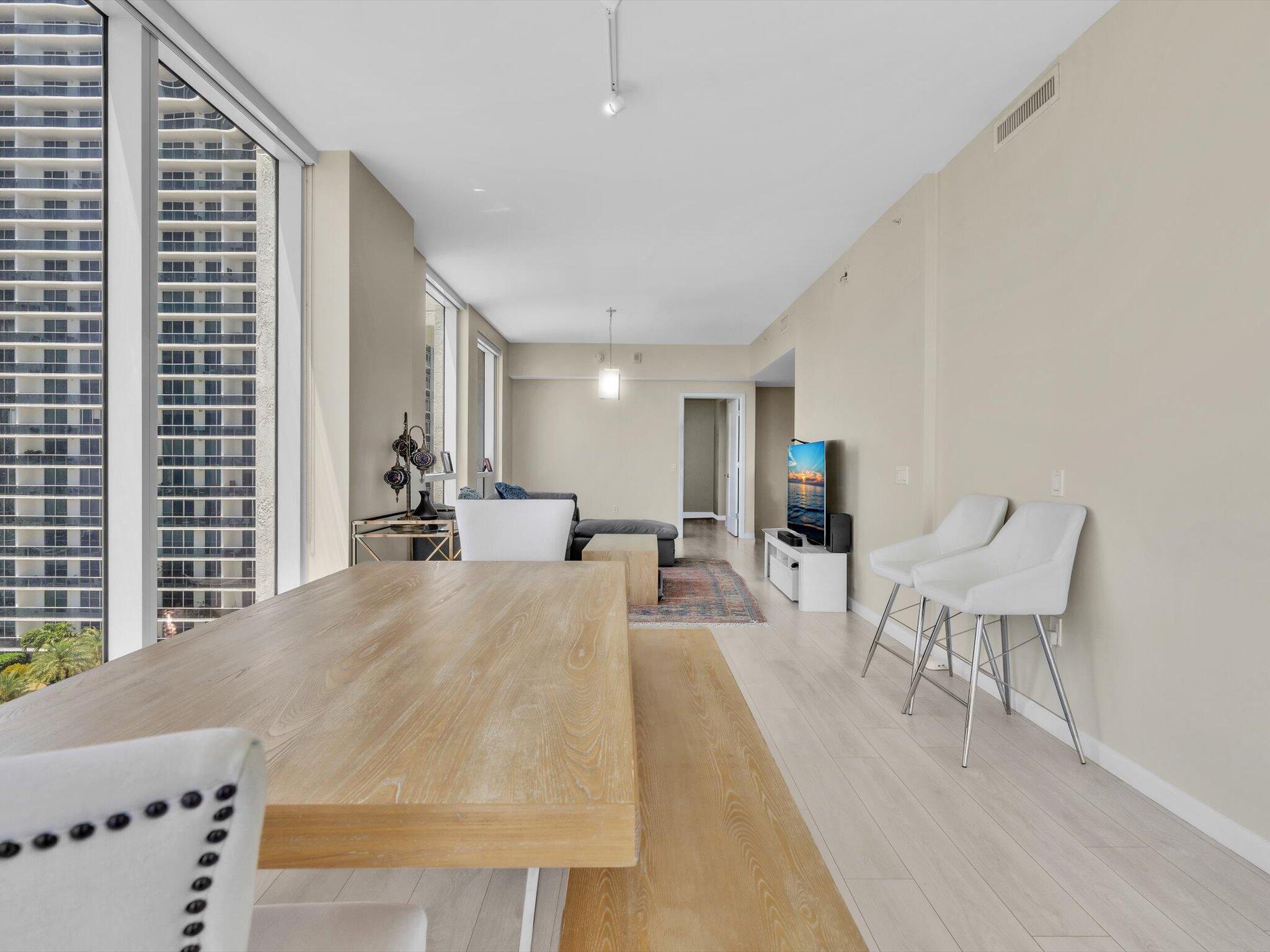 THE CRIMSON CONDO - Residential